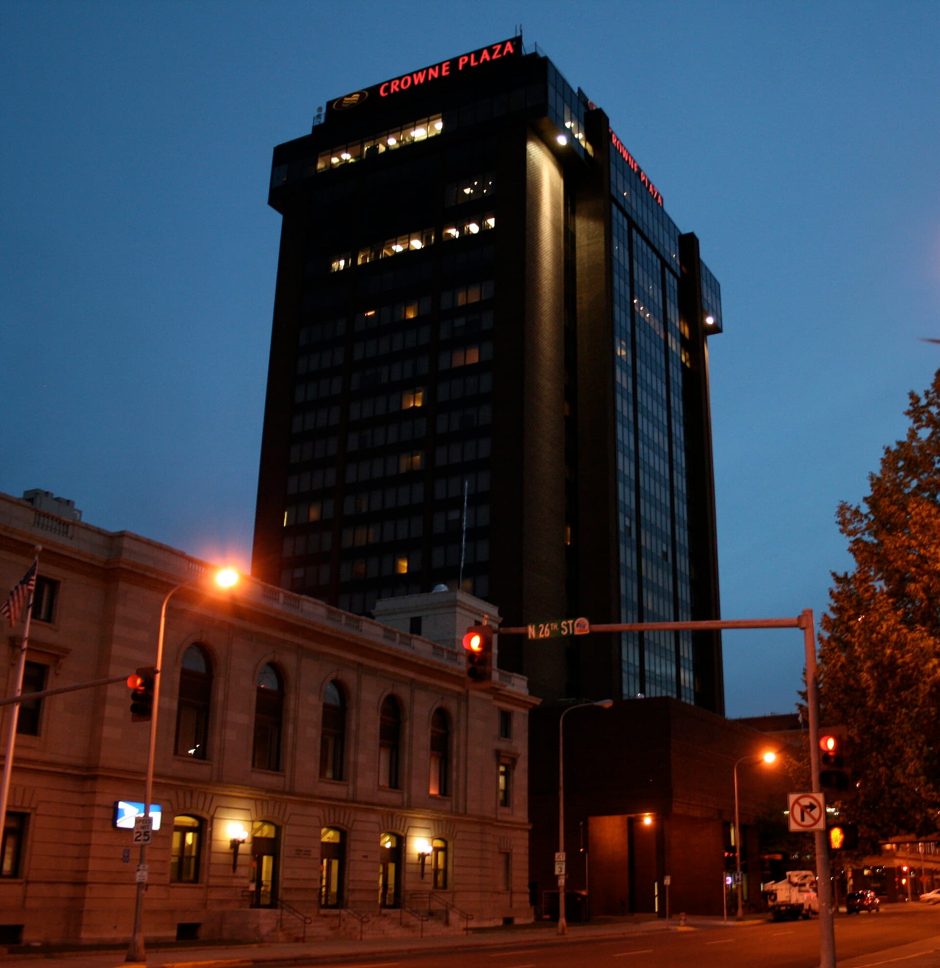 DoubleTree Billings (via Wikimedia Commons, CC BY-SA 3.0)