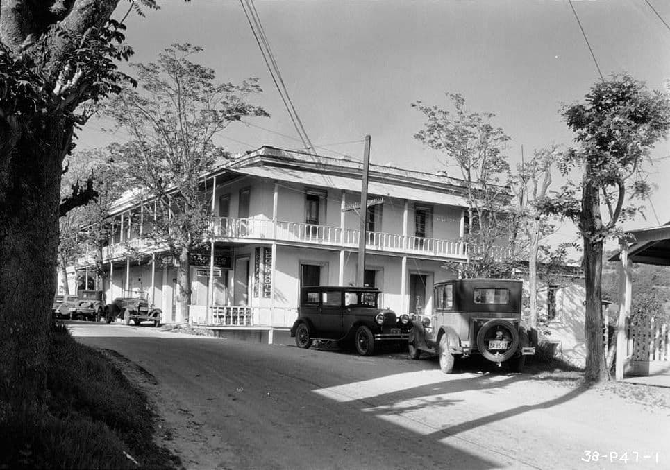 Hotel Leger (via Wikimedia Commons, Public domain)