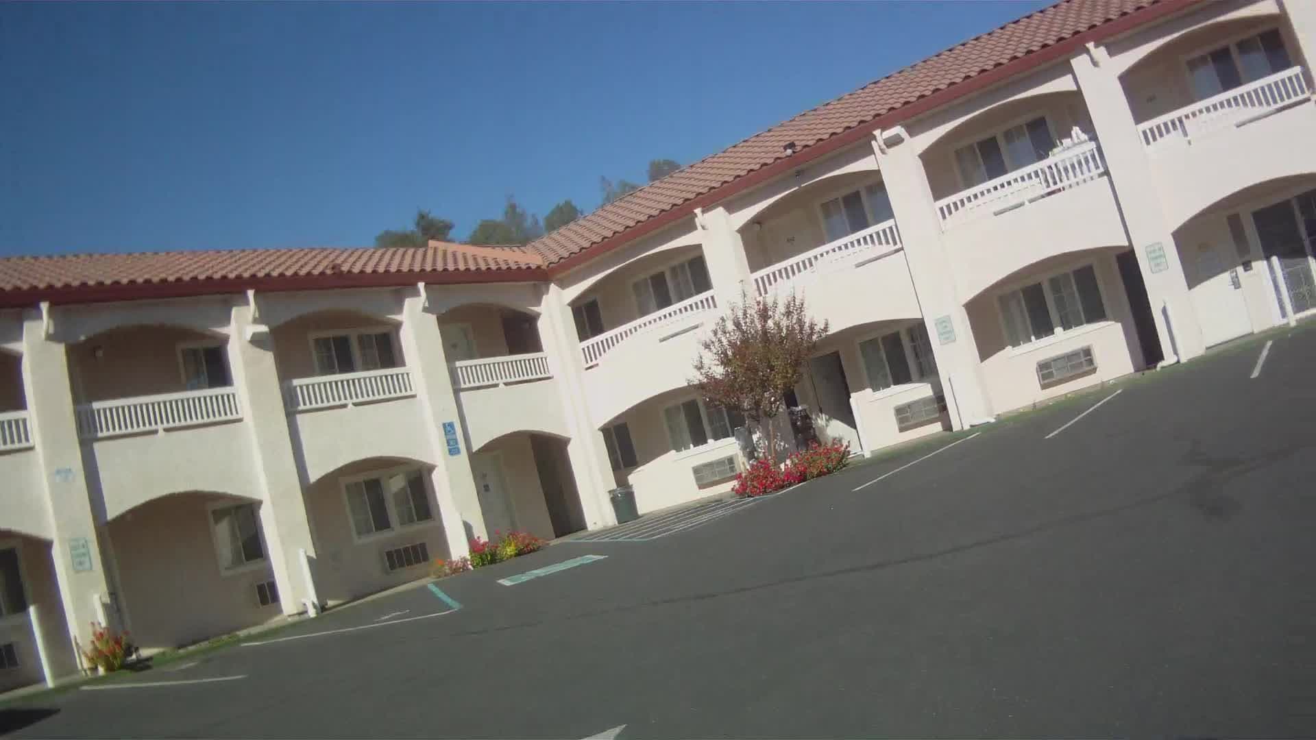 Street view near Rodeway Inn Redding, Redding — © richlv (CC BY-SA · Mapillary)