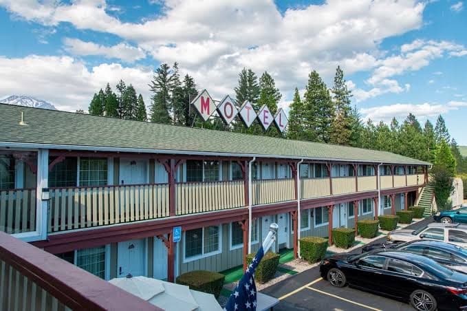 Swiss Holiday Lodge, Hotel in Mount Shasta