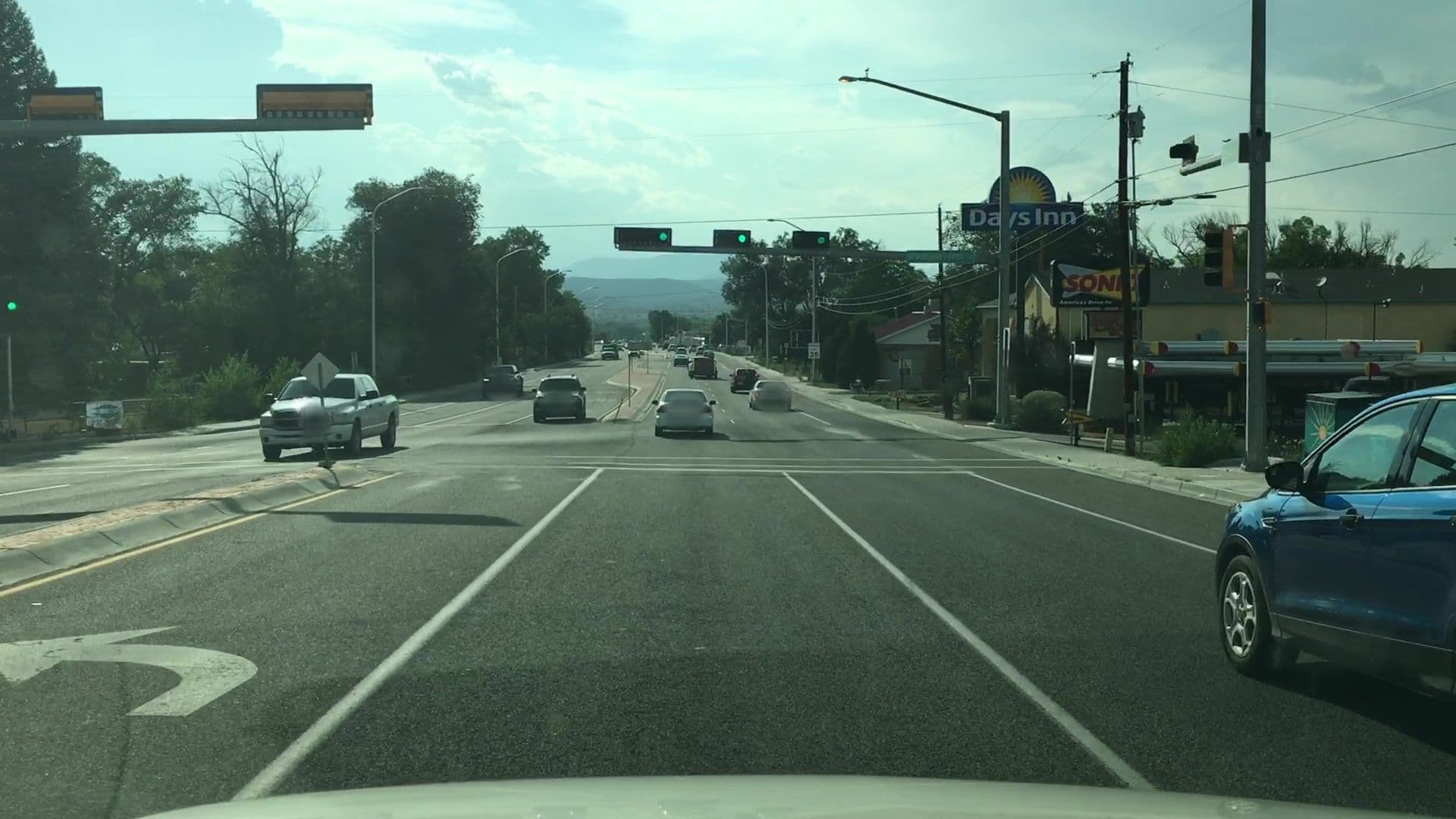Street view near Motel 6, Española — © lvl5 (CC BY-SA · Mapillary)