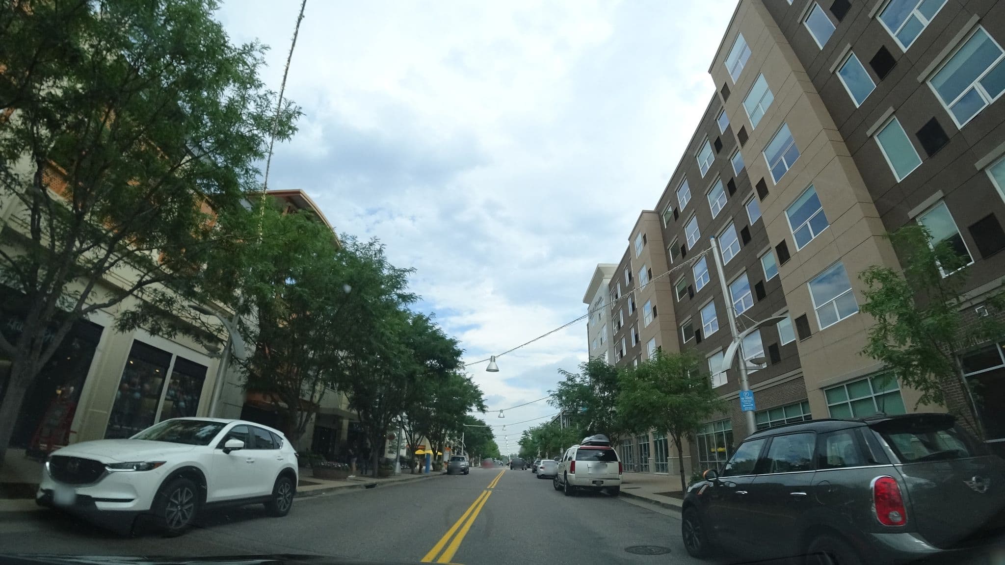 Street view near Hyatt House, Lakewood — © mly_den04 (CC BY-SA · Mapillary)