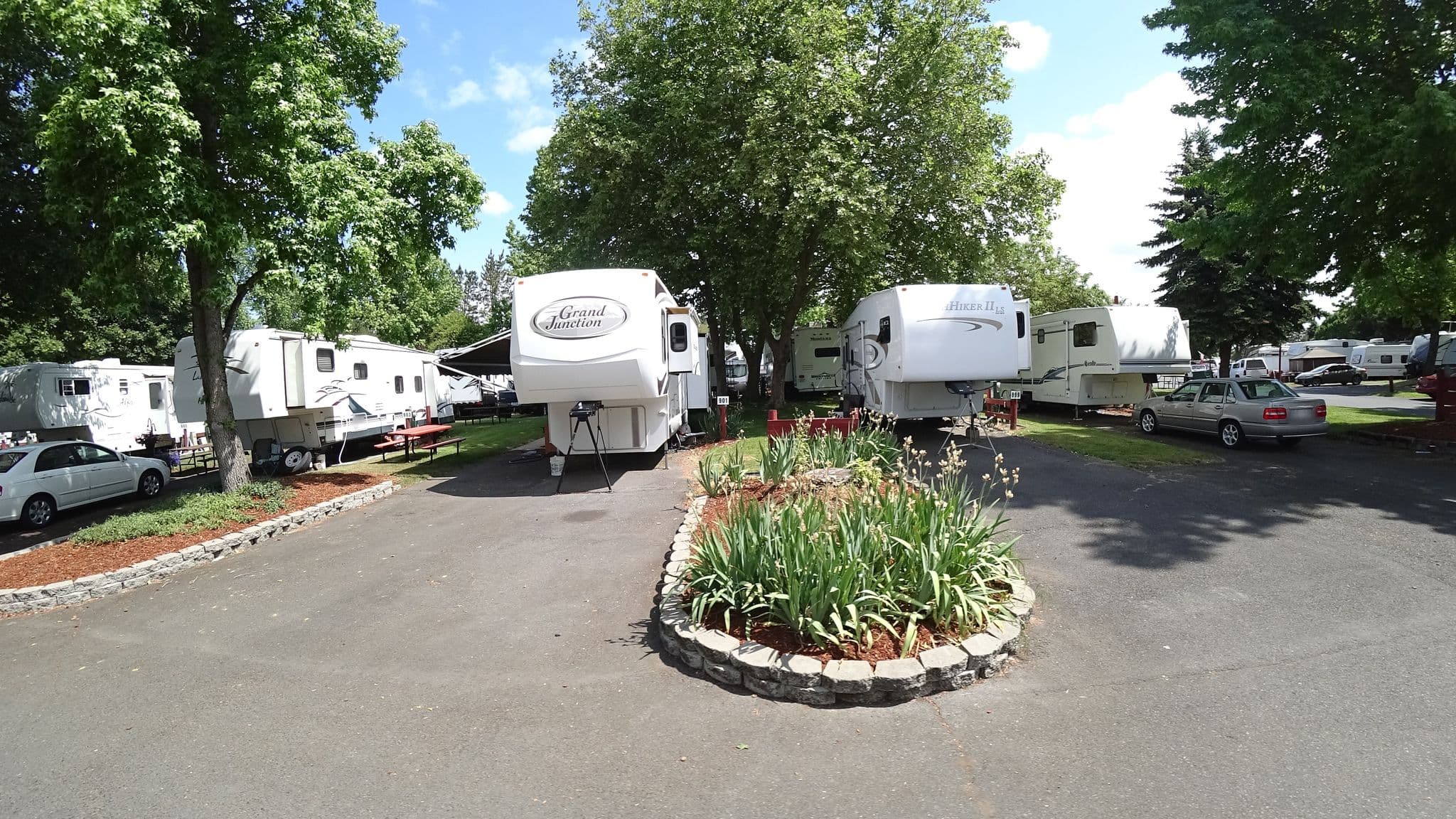Street view near Janzen Beach RV Park, North Portland — © mly_pdx01 (CC BY-SA · Mapillary)