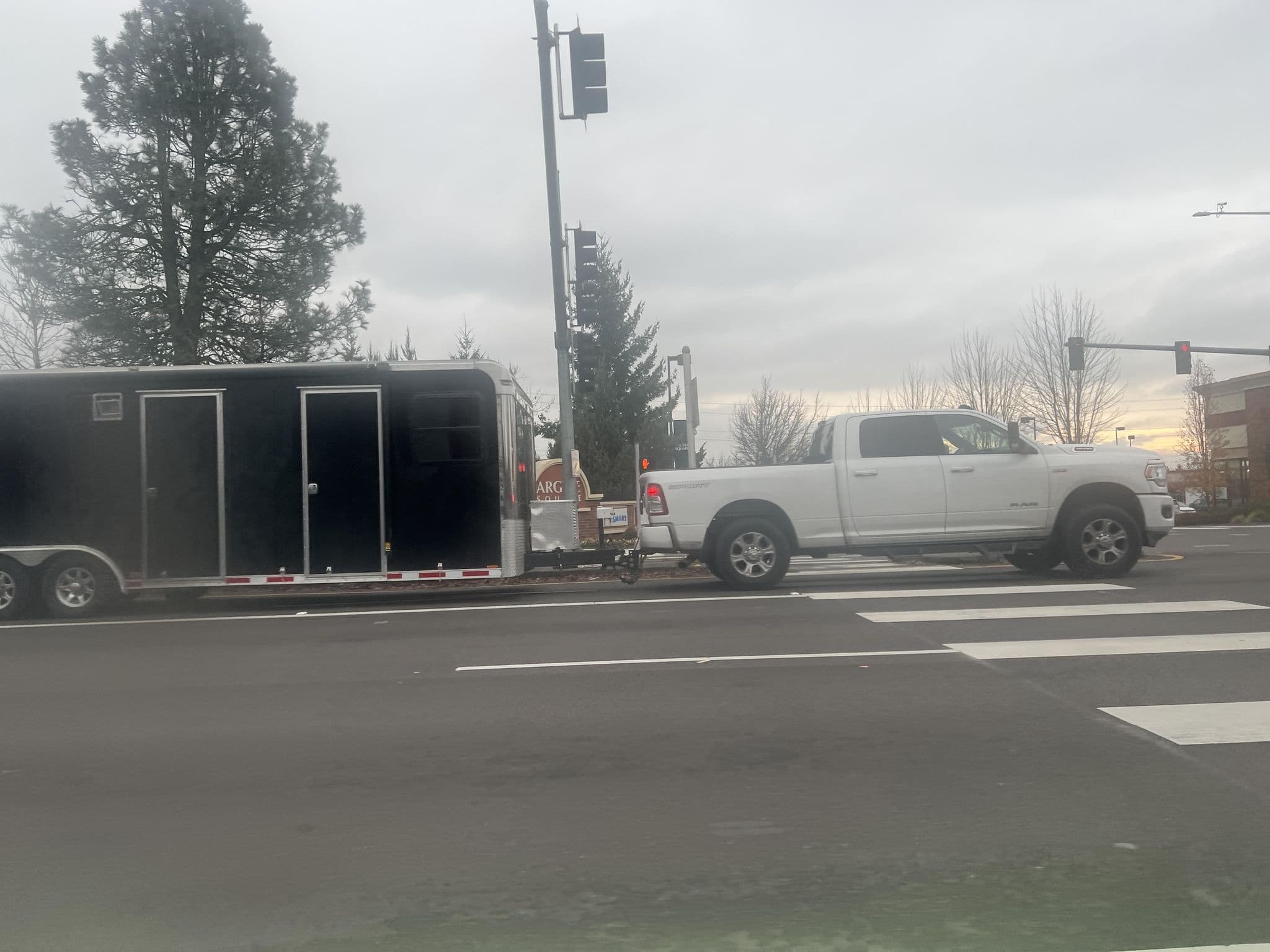 Street view near Motel 6, Wilsonville — © cmiles (CC BY-SA · Mapillary)