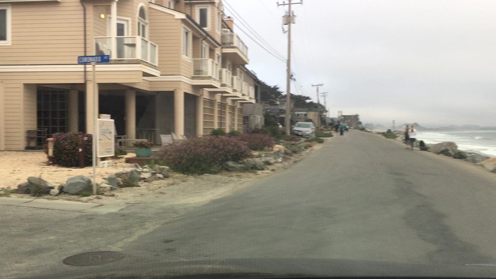 Street view near Landis Shores Oceanfront Inn, El Granada — © lvl5 (CC BY-SA · Mapillary)