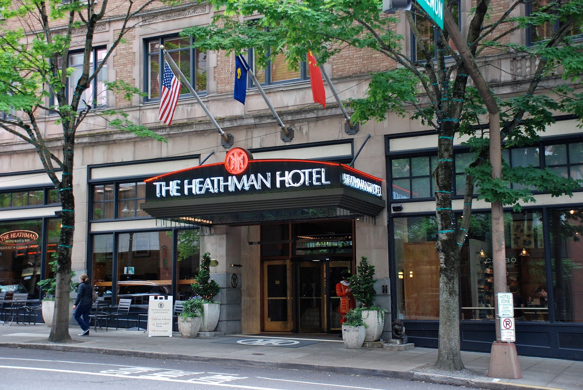 The Heathman Hotel (via Wikimedia Commons, CC BY-SA 3.0)