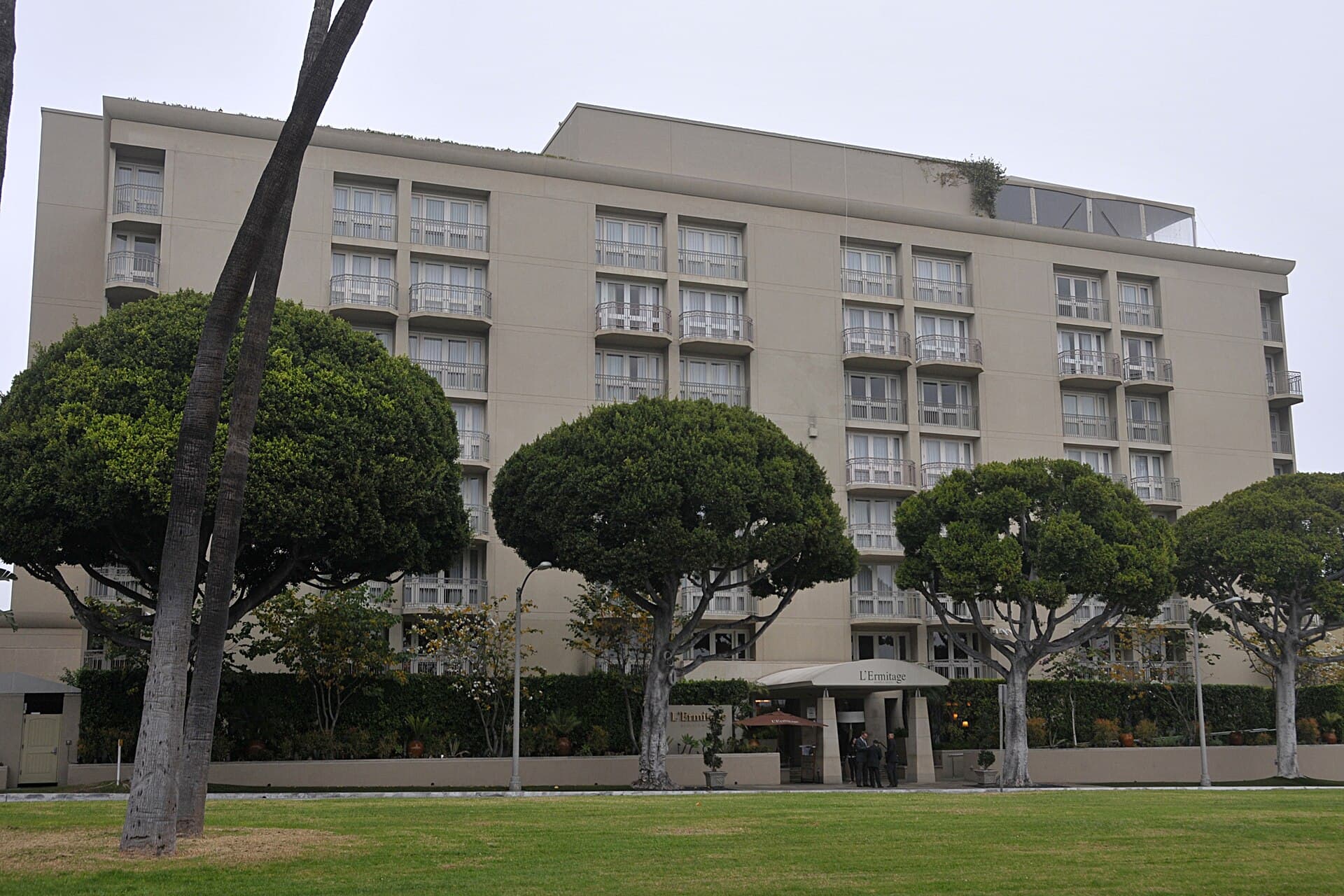 L'Ermitage Beverly Hills (via Wikimedia Commons, CC BY-SA 3.0)