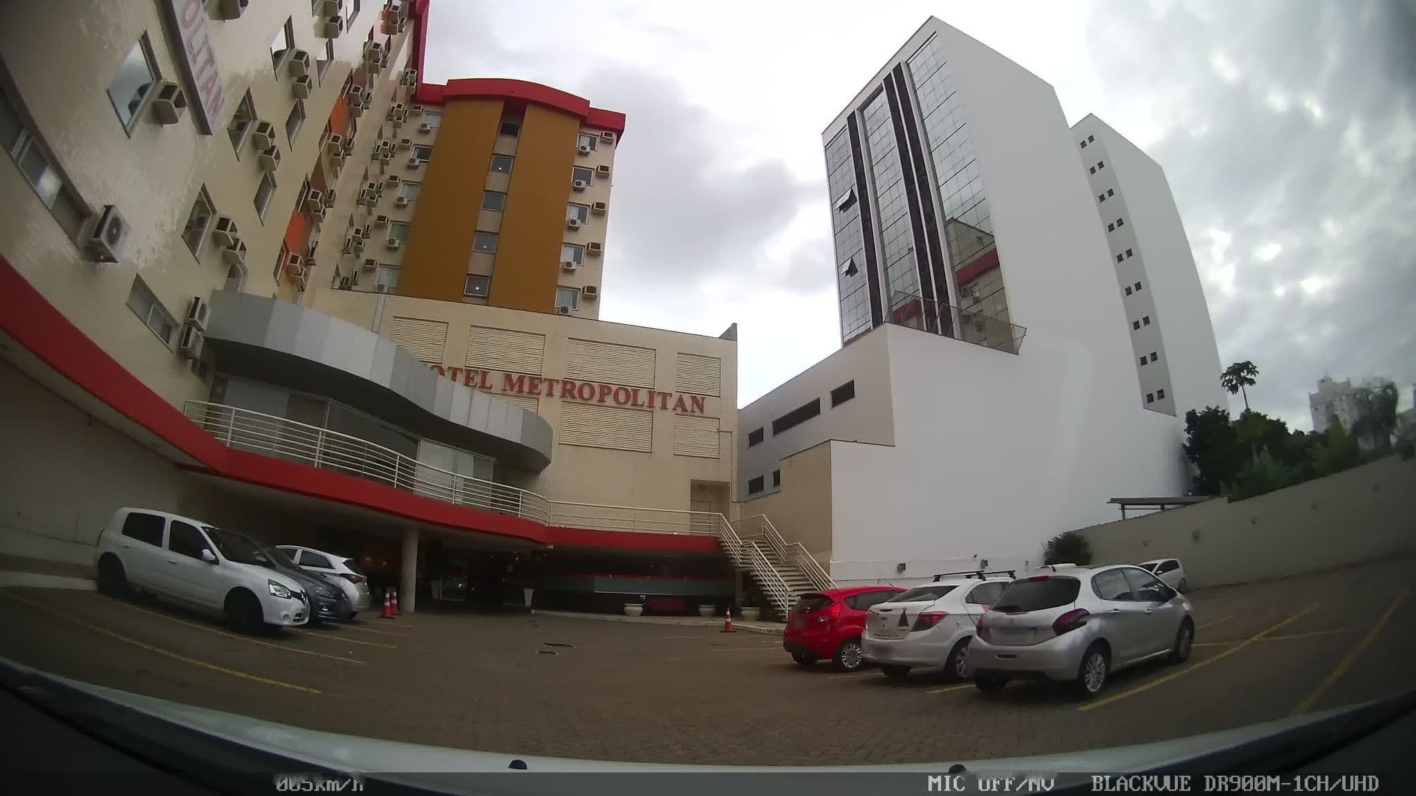 Street view near Hotel Metropolitan, Canoas — © kaart_1 (CC BY-SA · Mapillary)