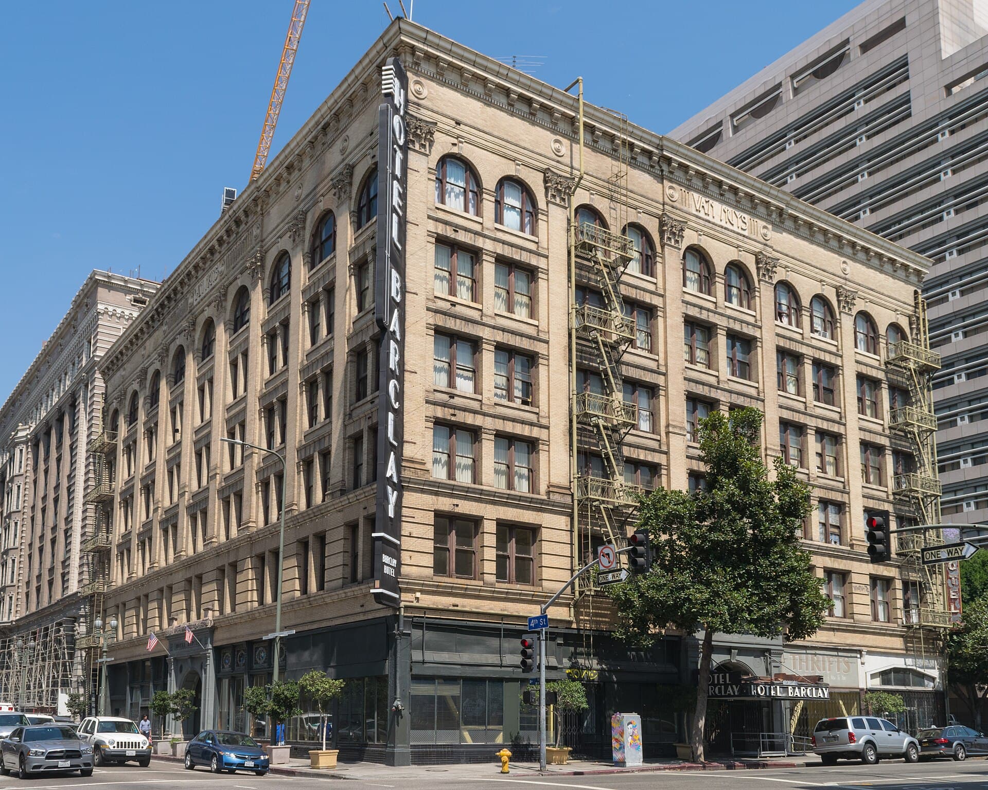Barclay Hotel (via Wikimedia Commons, CC BY-SA 4.0)