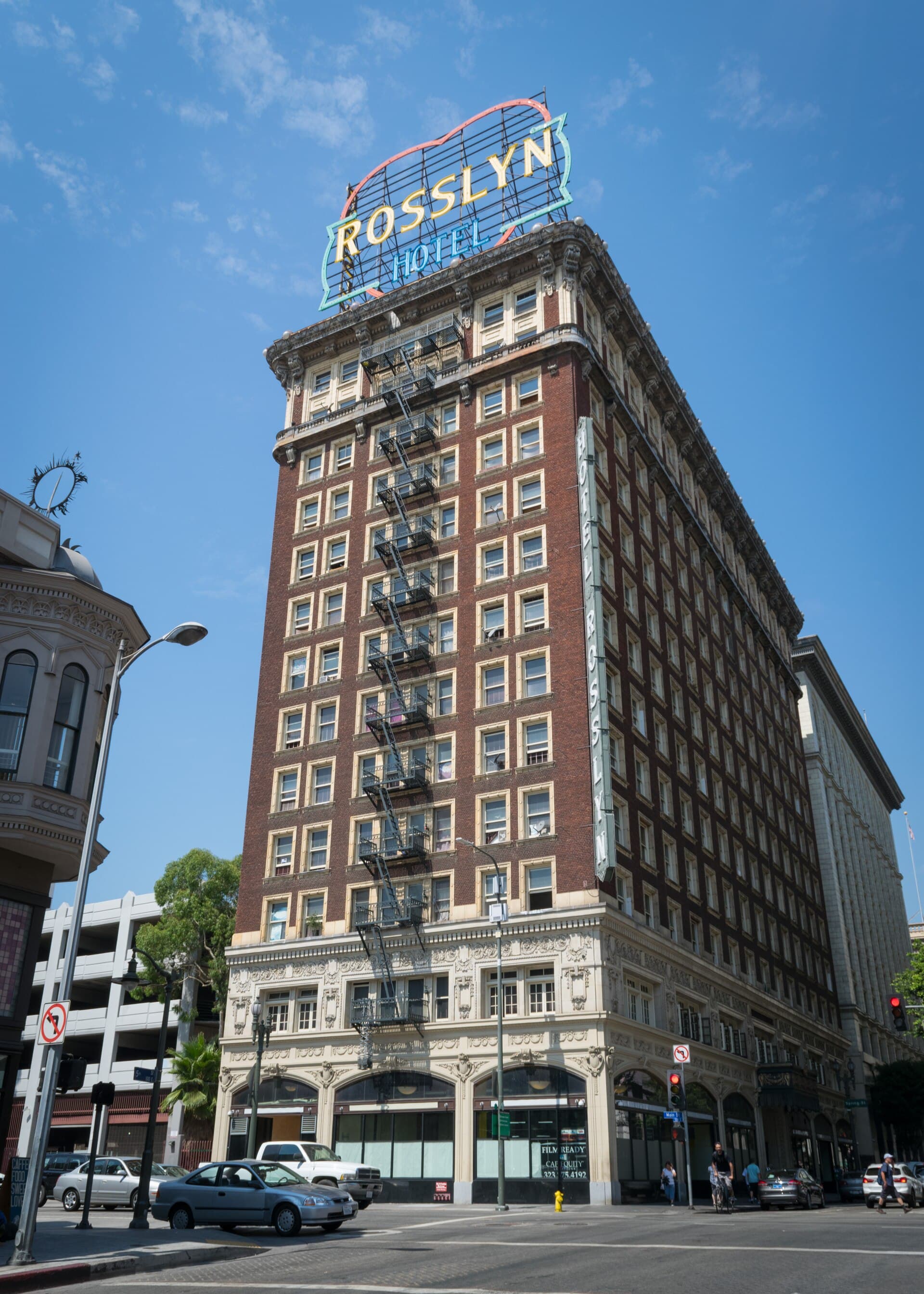 Rosslyn (via Wikimedia Commons, CC BY-SA 4.0)