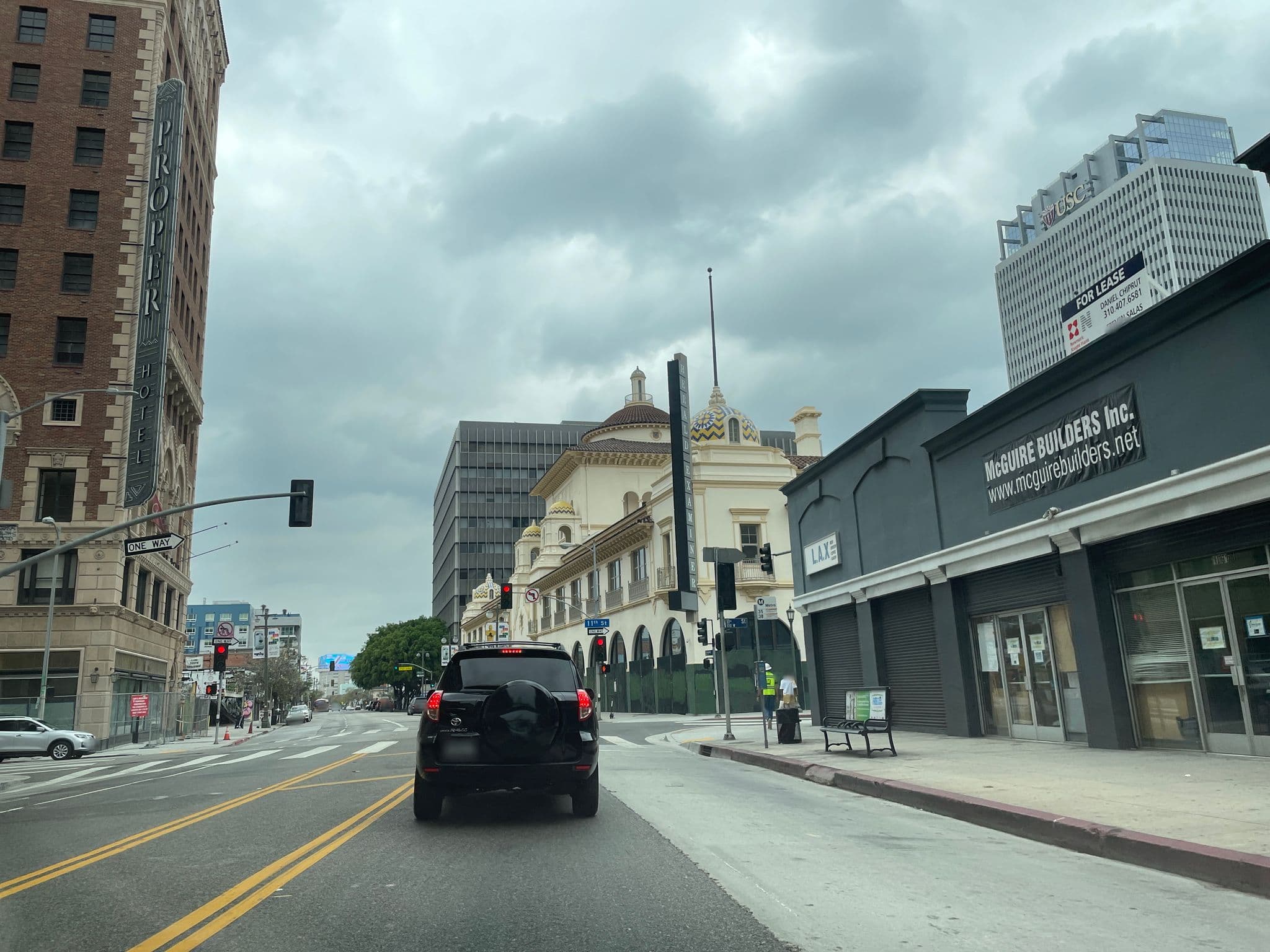 Street view near The Hoxton, Los Angeles — © etunell (CC BY-SA · Mapillary)