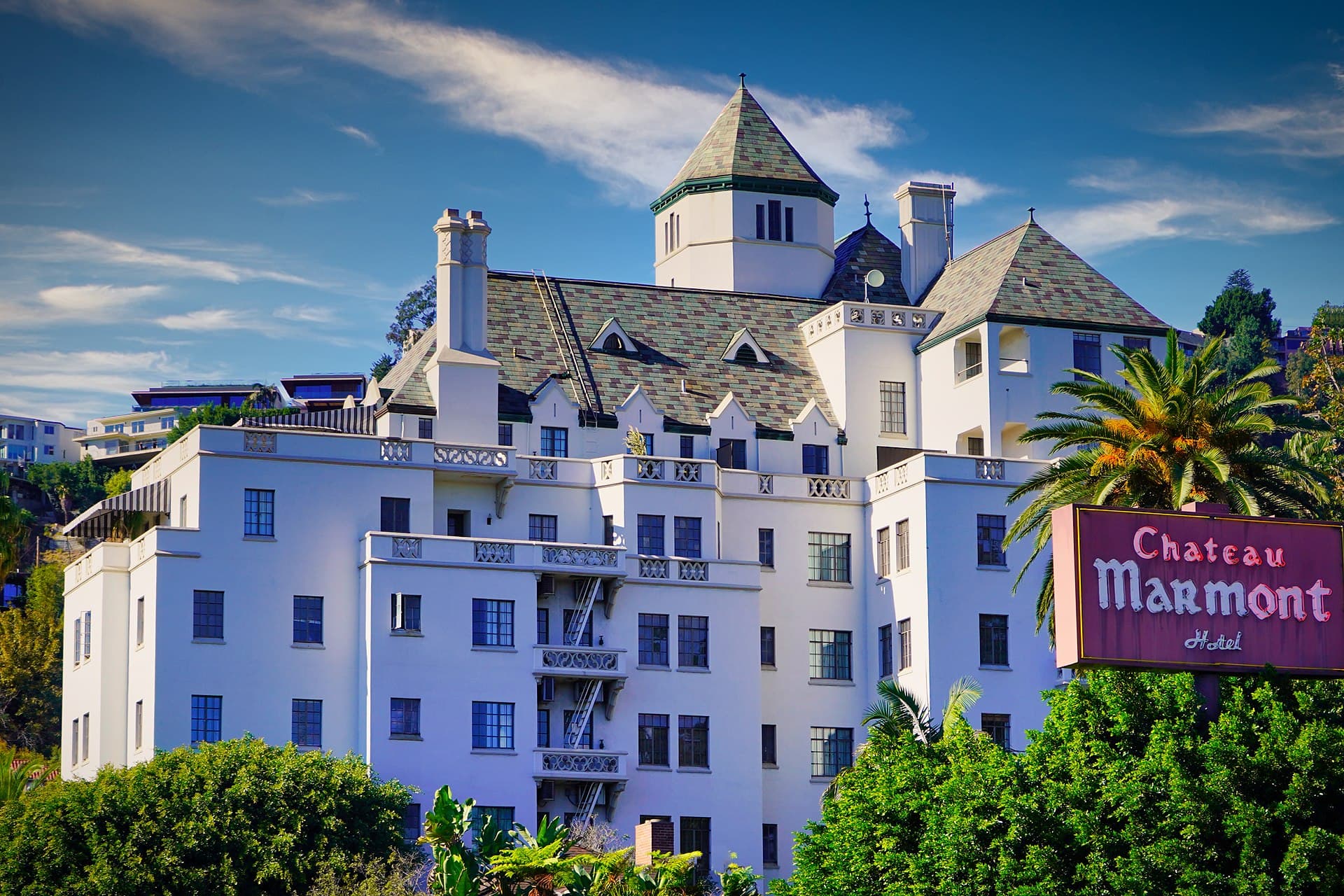 Chateau Marmont (via Wikimedia Commons, CC BY 2.0)
