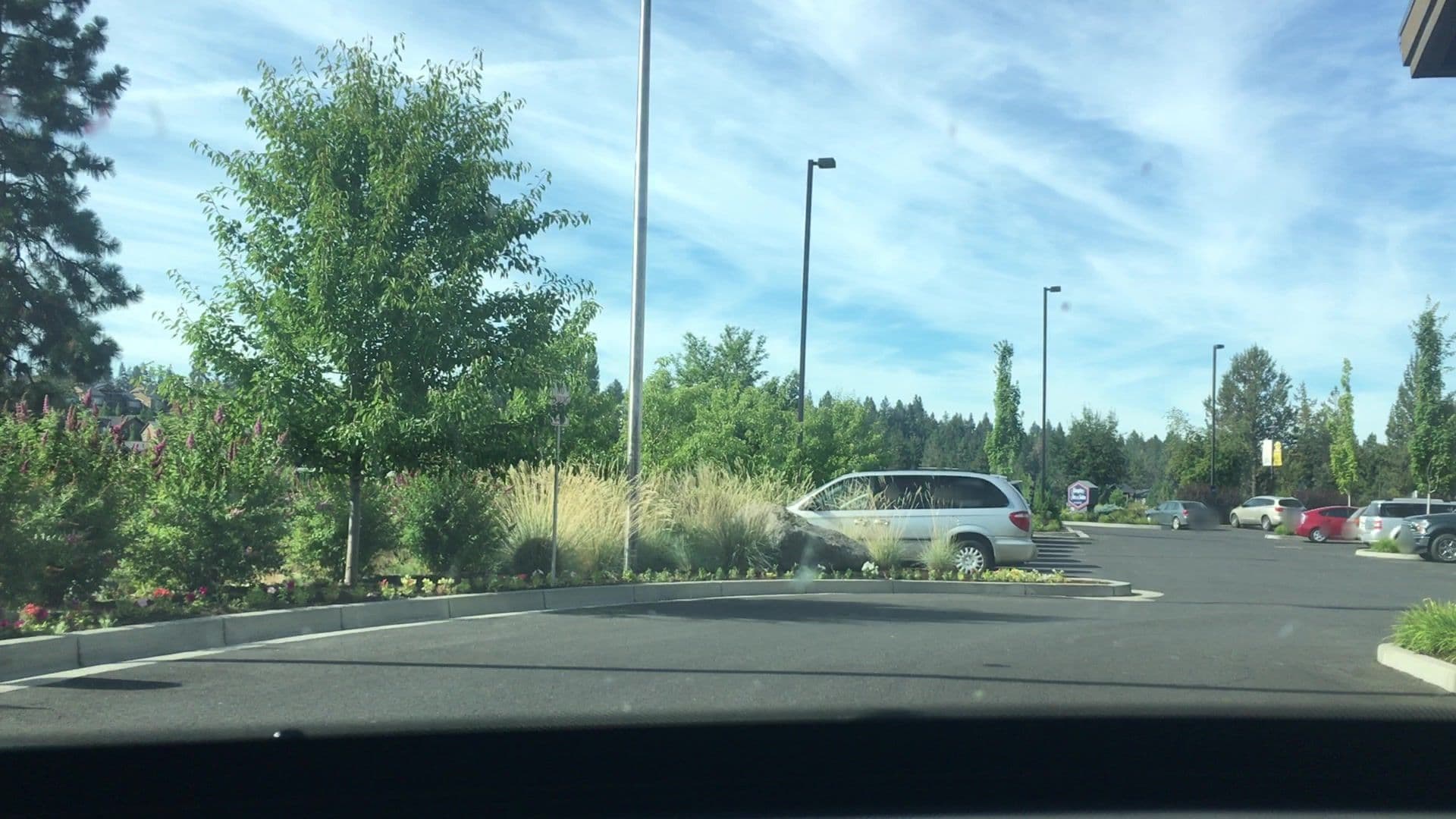 Street view near Hampton, Bend — © lvl5 (CC BY-SA · Mapillary)