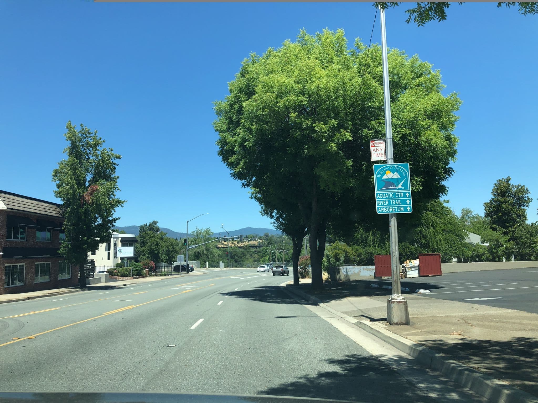 Street view near Sundial Lodge, Redding — © bundlegut (CC BY-SA · Mapillary)