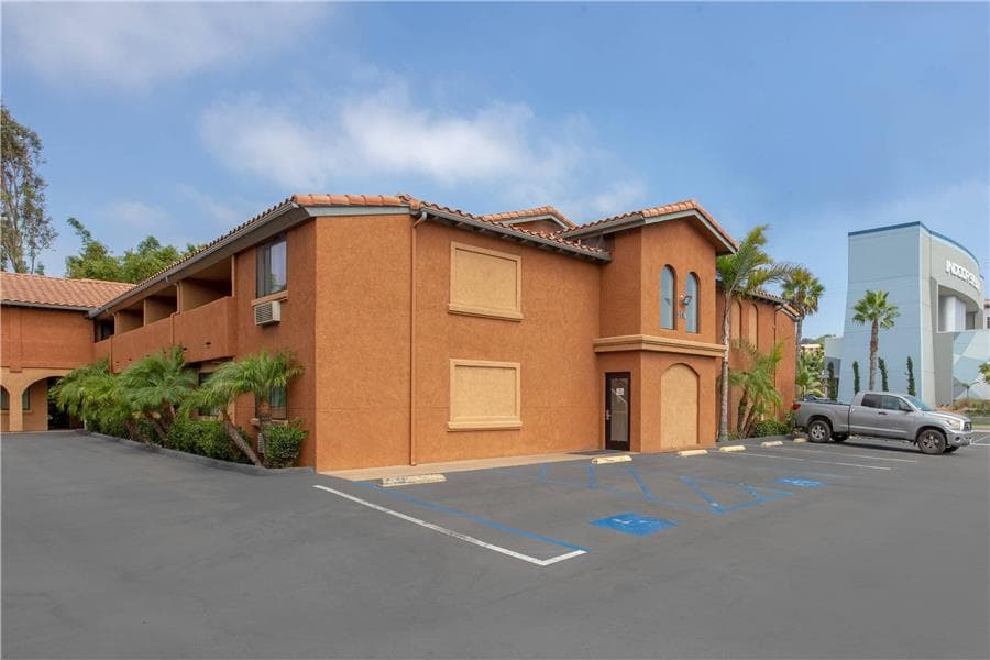 Quality Inn & Suites Oceanside Near Camp Pendleton, Motel in Carlsbad