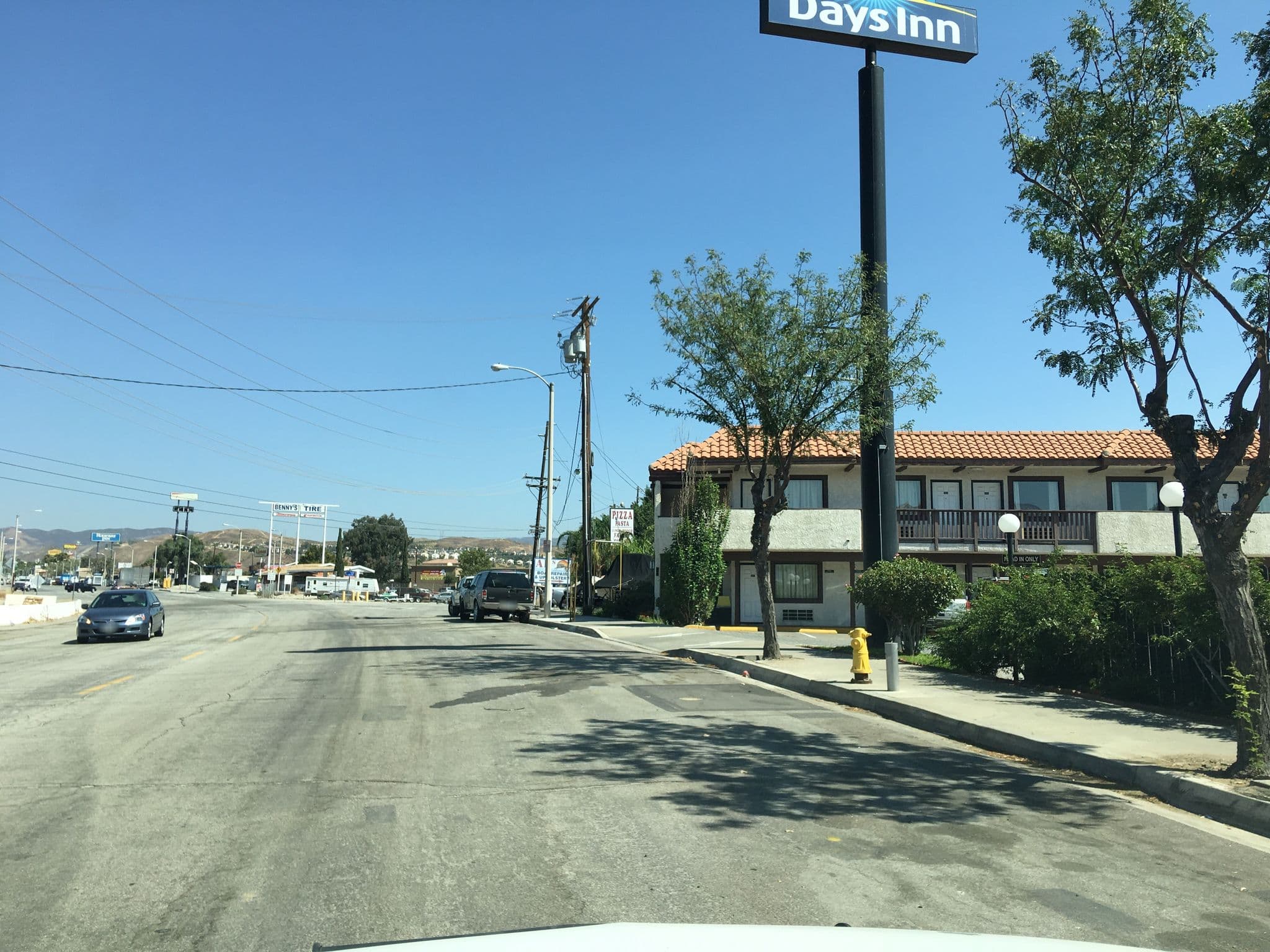 Street view near Days Inn, Castaic — © longden (CC BY-SA · Mapillary)
