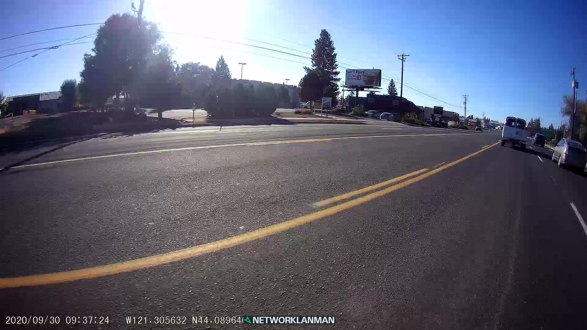 Street view near Tom Tom Motel, Bend — © networklanman (CC BY-SA · Mapillary)