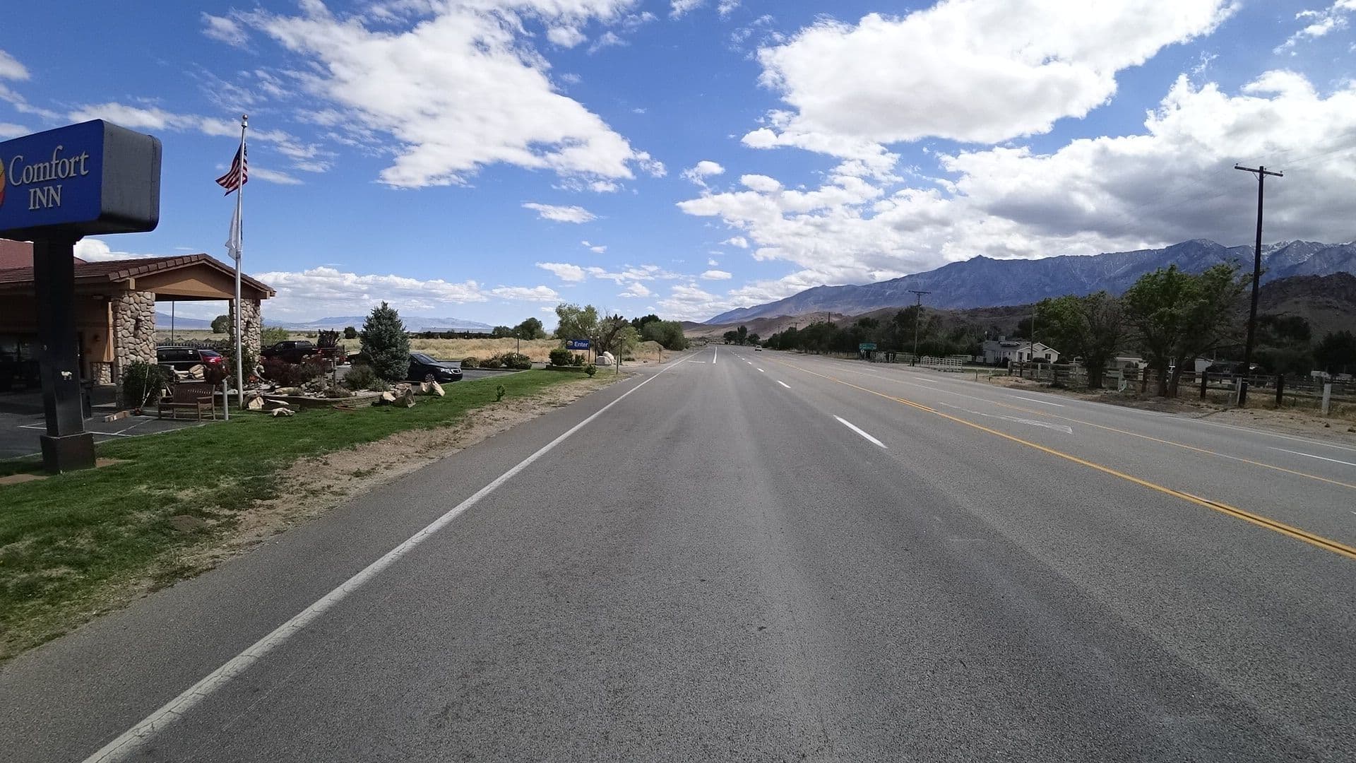 Street view near Quality Inn, Lone Pine — © stilldavid (CC BY-SA · Mapillary)