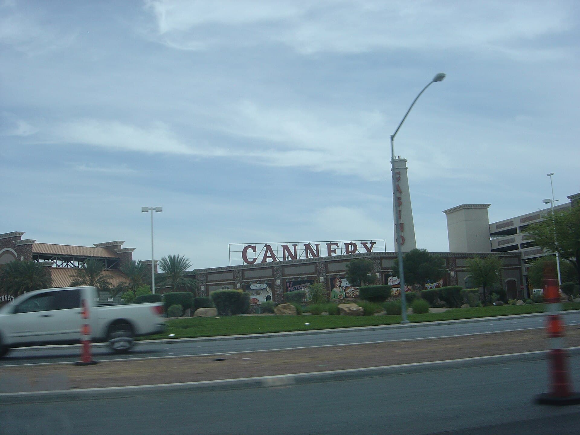 Cannery Casino (via Wikimedia Commons, CC BY-SA 4.0)