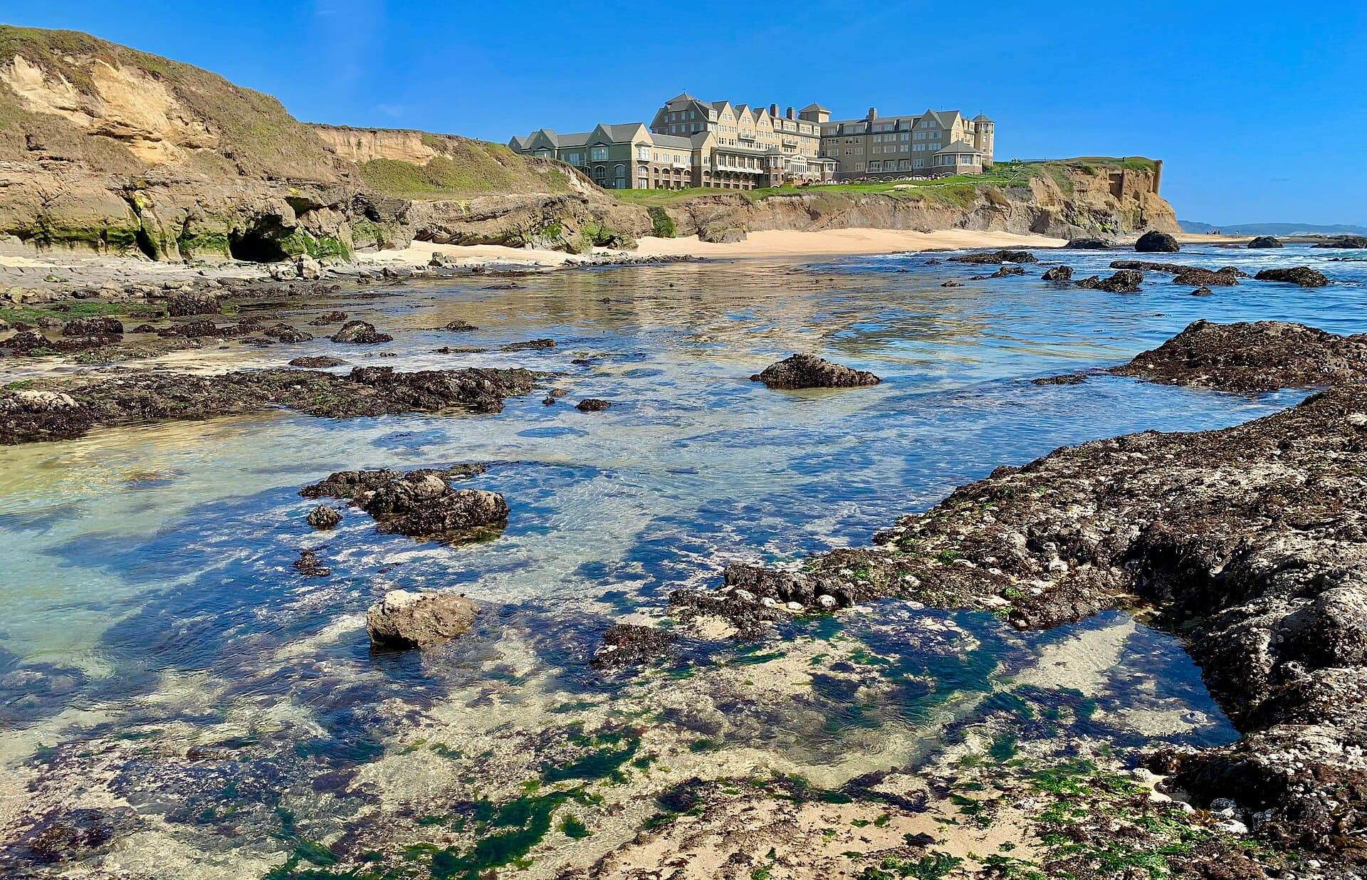 Ritz Carlton Half Moon Bay (via Wikimedia Commons, CC BY 2.0)