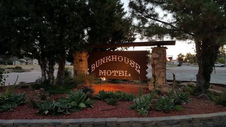 Bunkhouse Motel, Motel in Guernsey