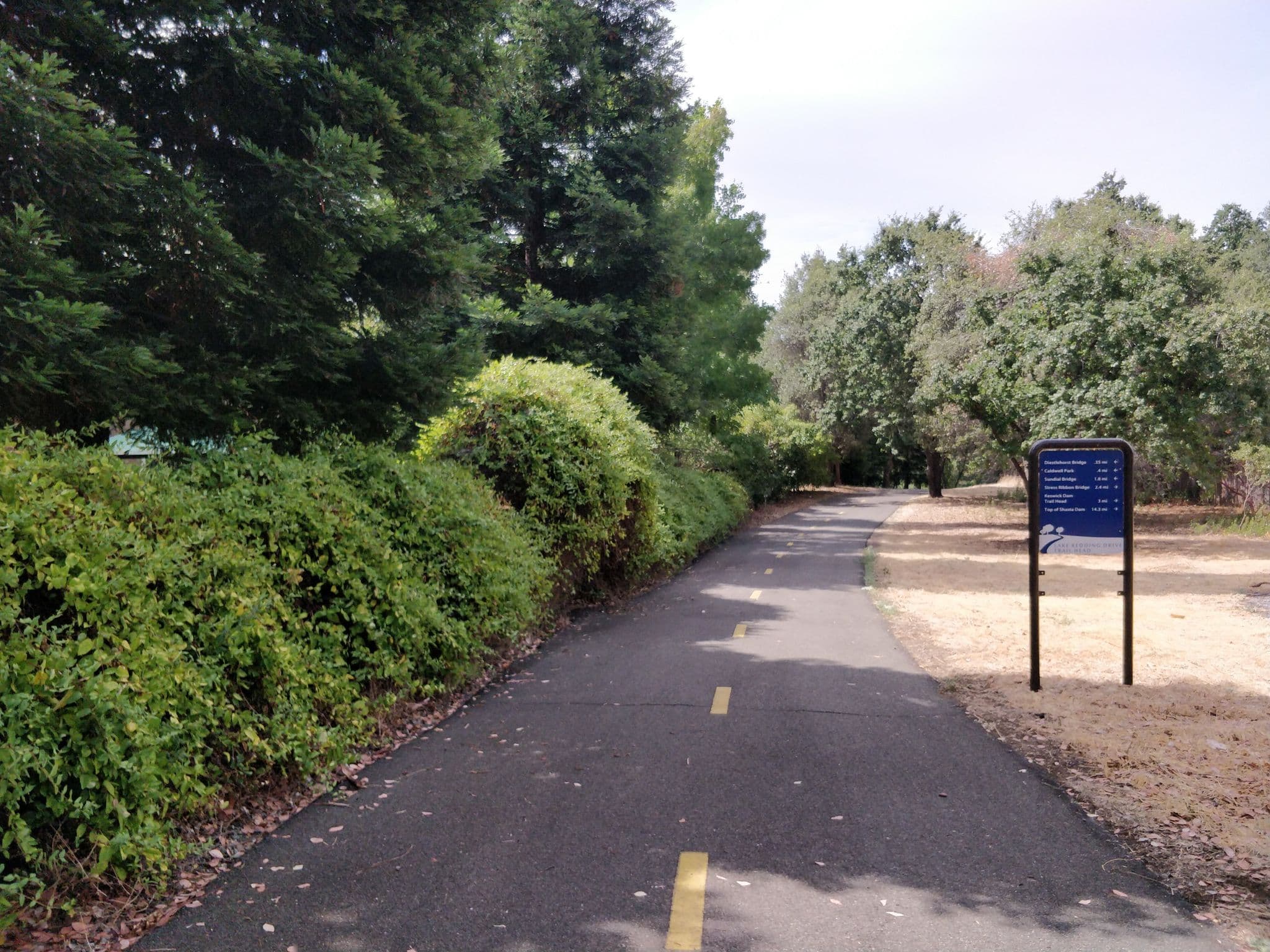 Street view near Apple's River House, Redding — © adamant1 (CC BY-SA · Mapillary)