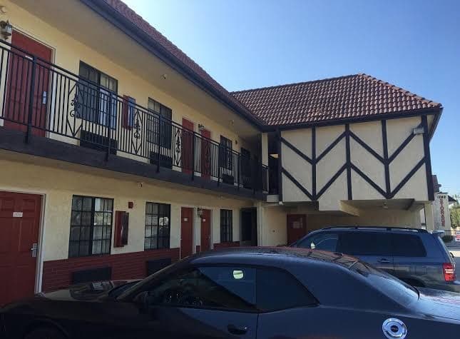 Executive Suites Inn, Motel in Midway City