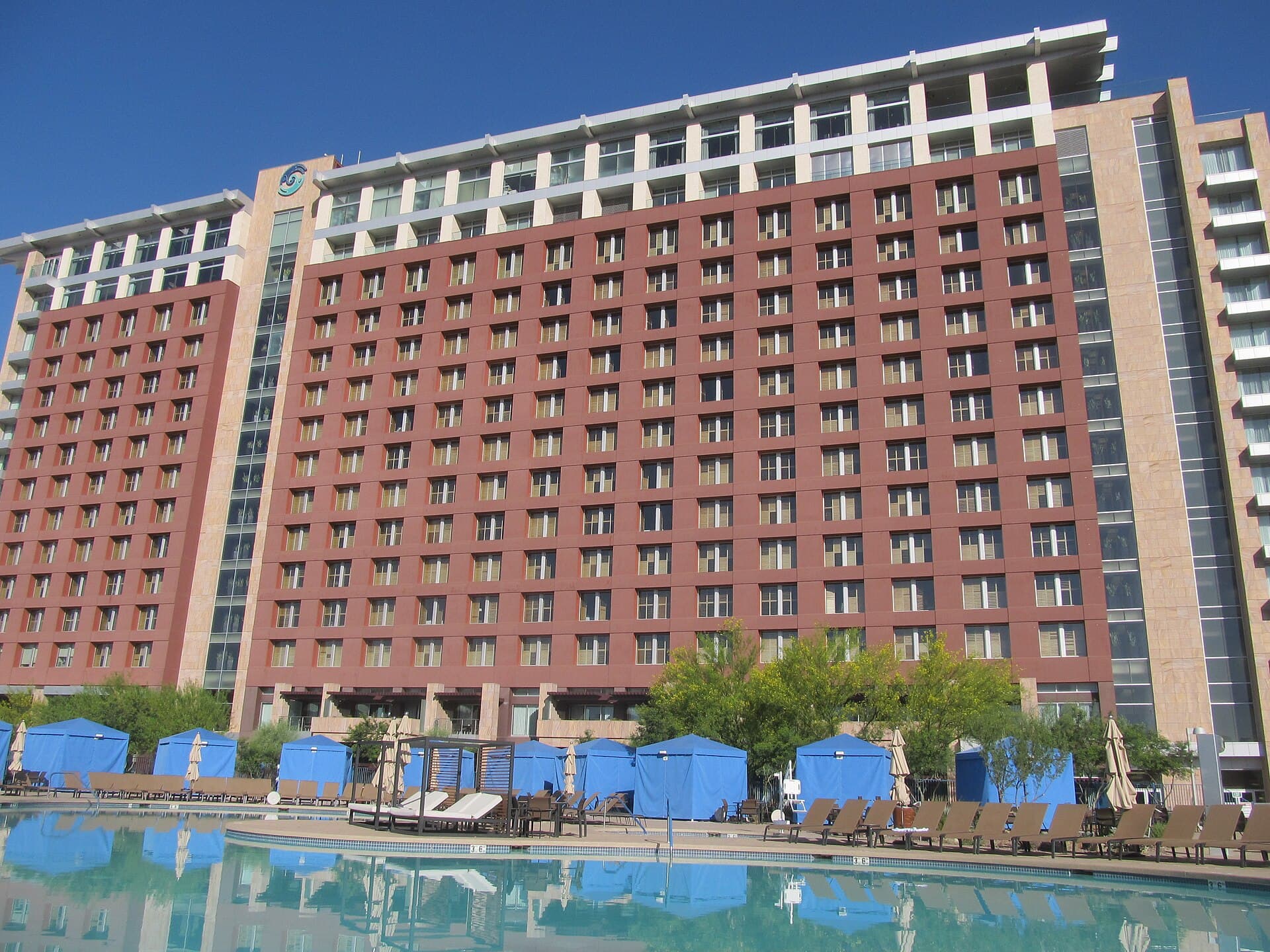 Talking Stick Resort (via Wikimedia Commons, CC BY-SA 4.0)