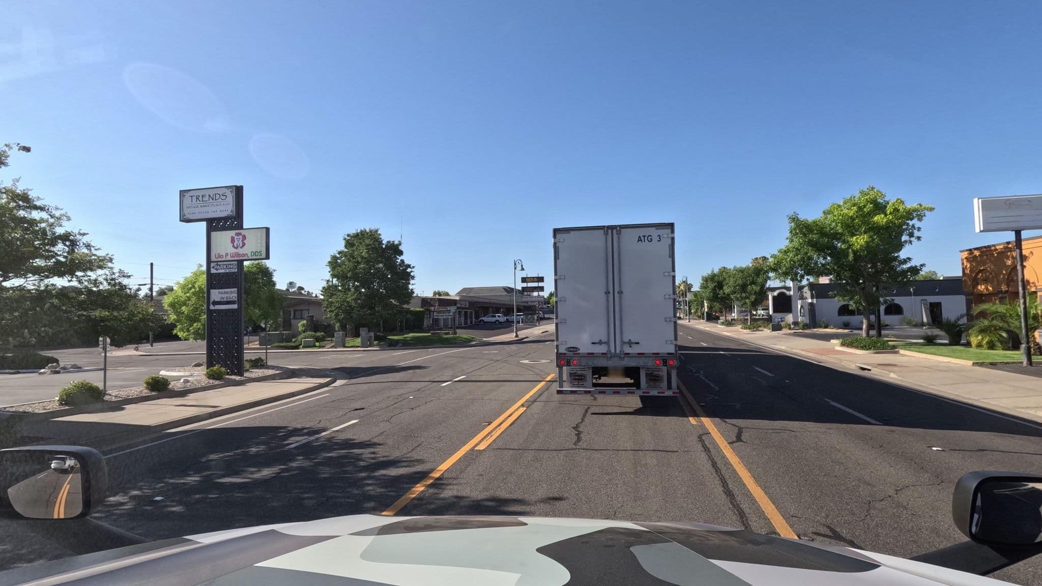 Street view near Quality Inn, Redding — © bct (CC BY-SA · Mapillary)