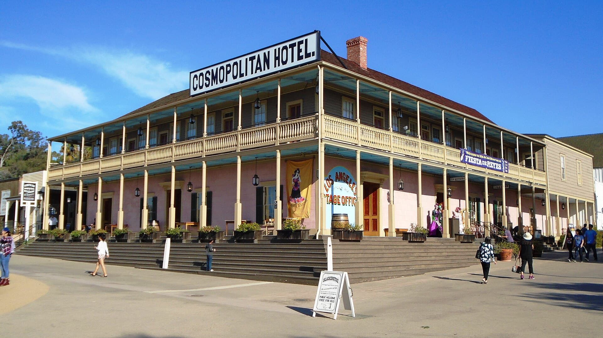 Cosmopolitan Hotel & Restaurant (via Wikimedia Commons, CC BY-SA 4.0)