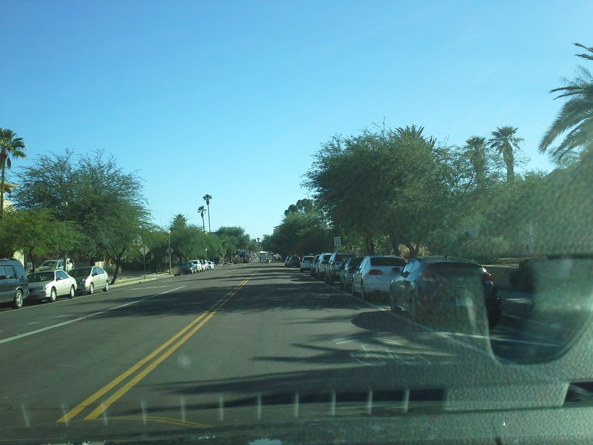Street view near The Big Blue House Inn, South Tucson — © drkludge (CC BY-SA · Mapillary)