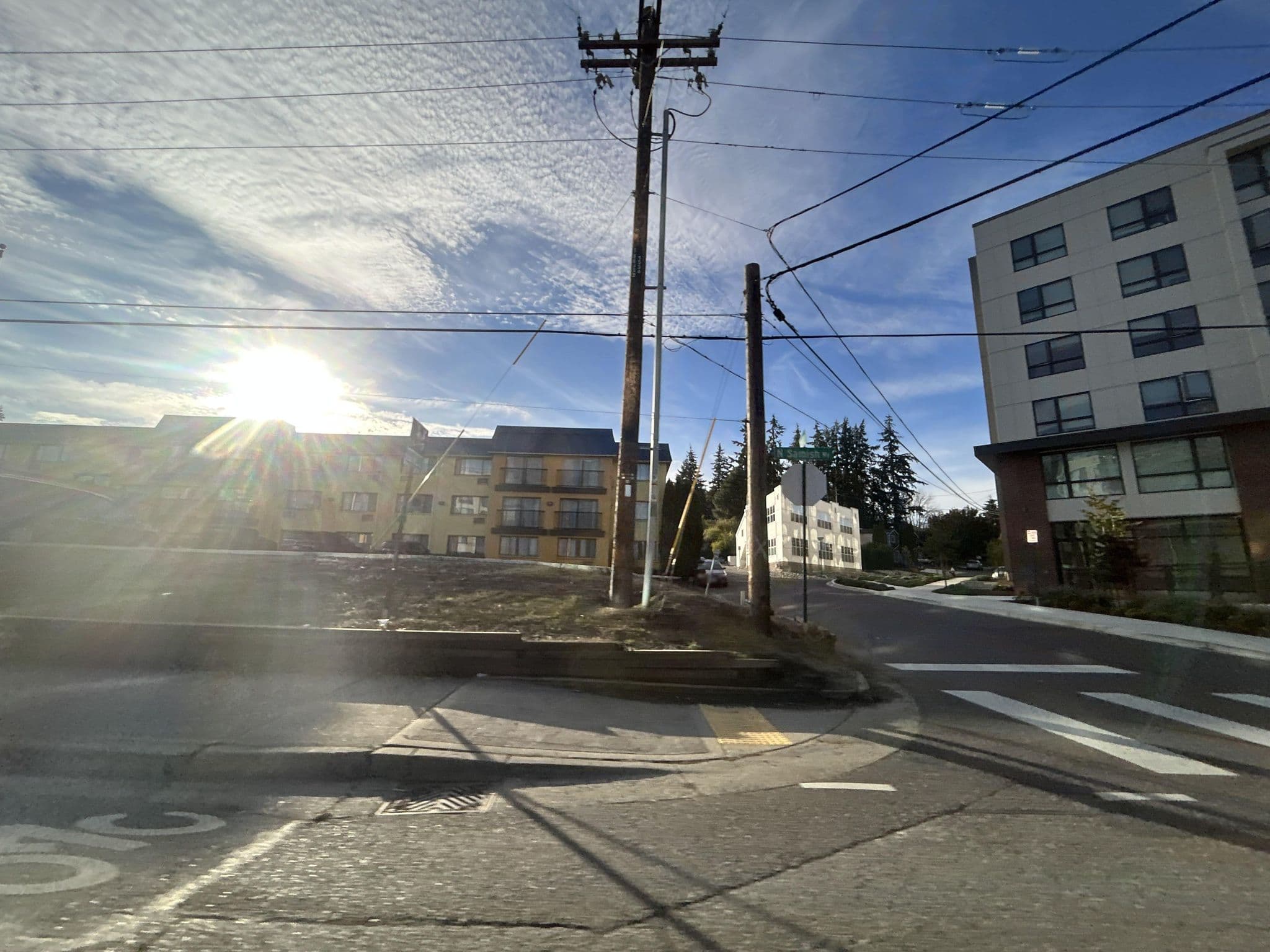 Street view near Days Inn, Bellingham — © zpk (CC BY-SA · Mapillary)