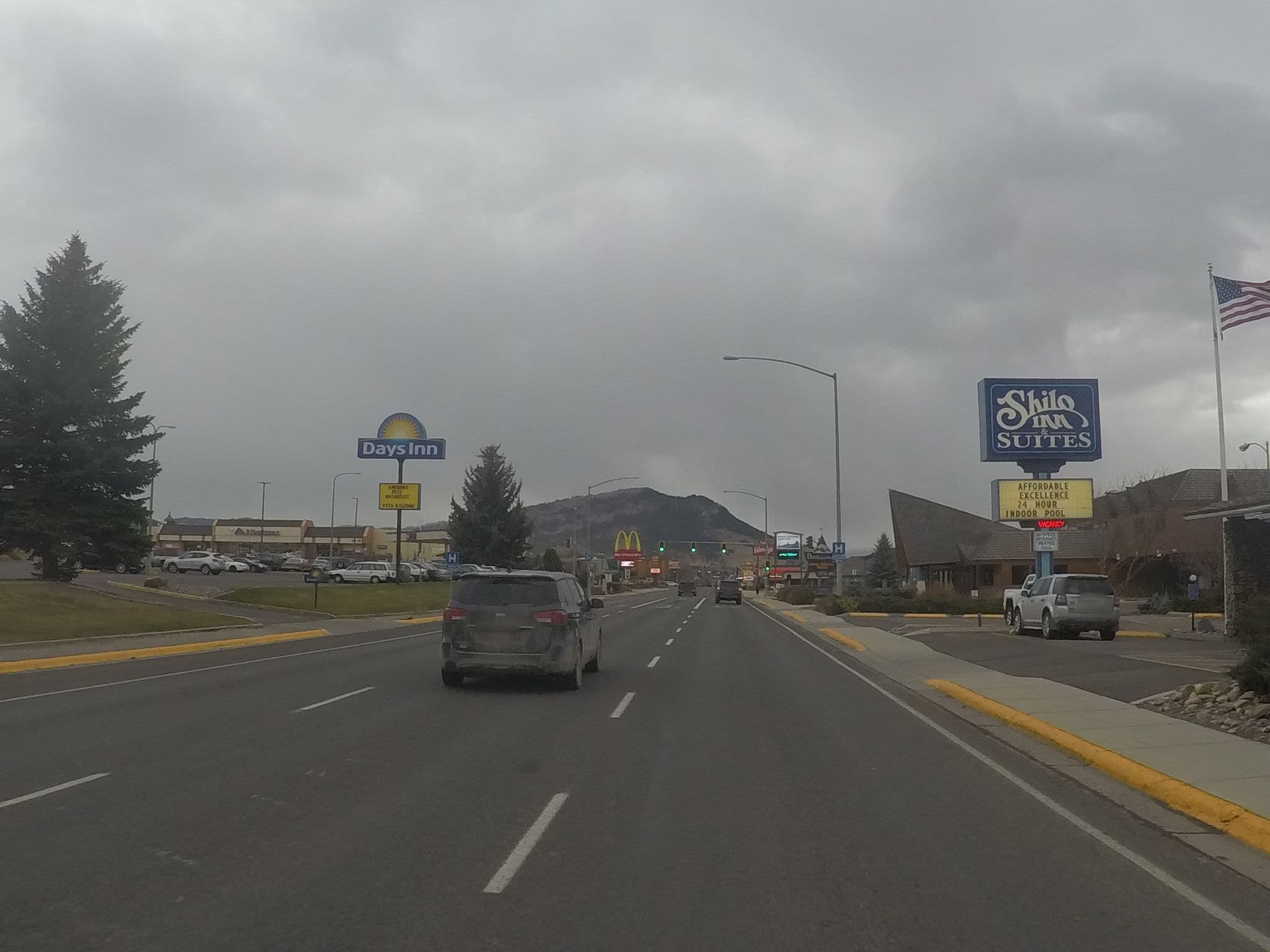 Street view near Shilo Inn Helena, Helena — © chrisbeddow (CC BY-SA · Mapillary)