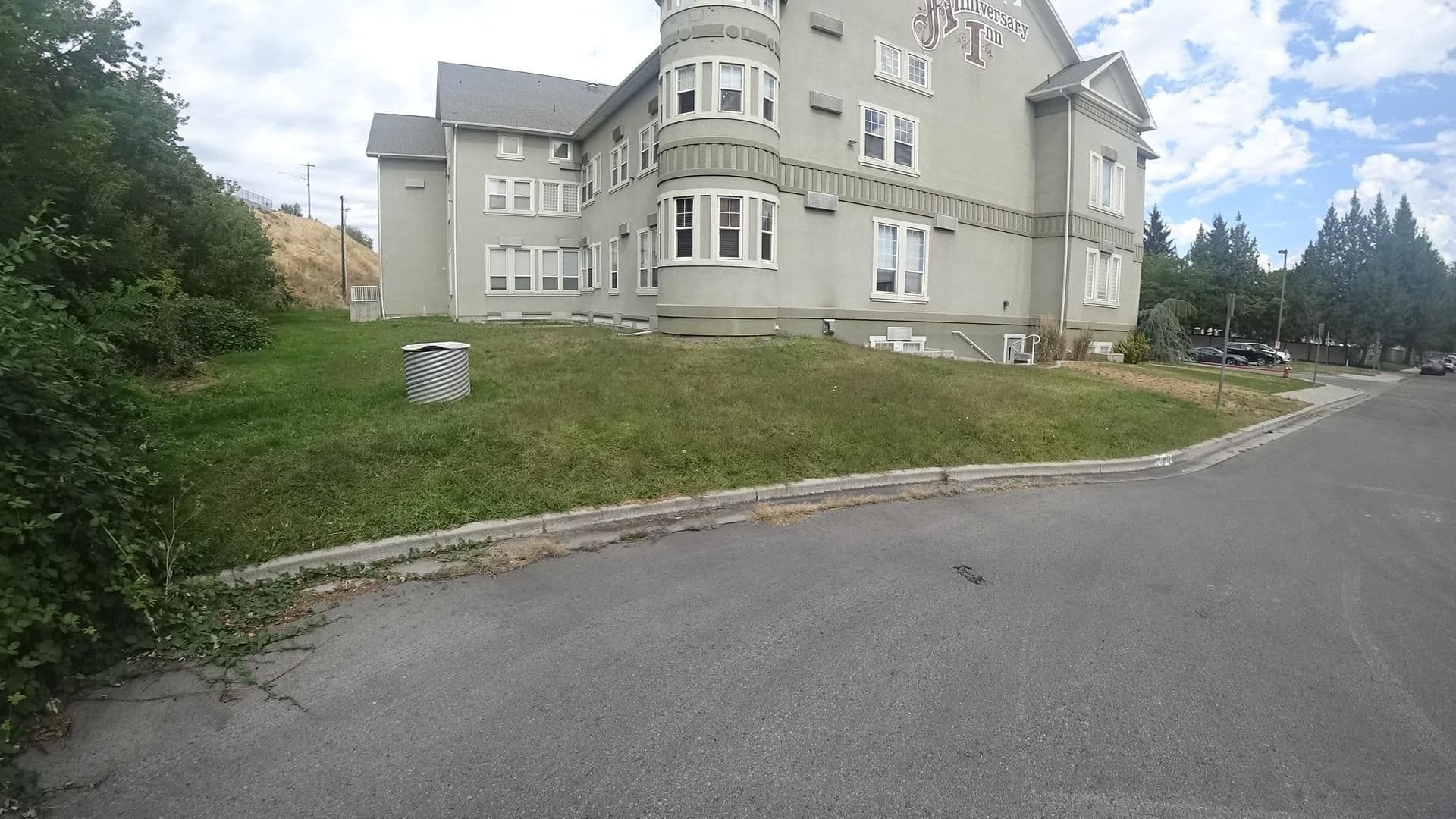 Street view near The Anniversary Inn, Boise — © marker_geo (CC BY-SA · Mapillary)