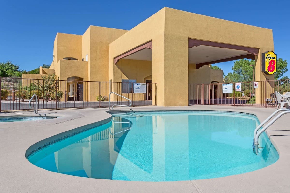 Super 8 by Wyndham Cottonwood, Motel in Cottonwood
