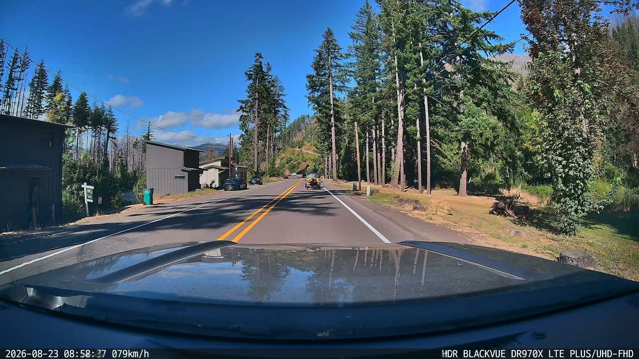 Street view near Heaven’s Gate River Cottages, Sweet Home — © zemepisar (CC BY-SA · Mapillary)
