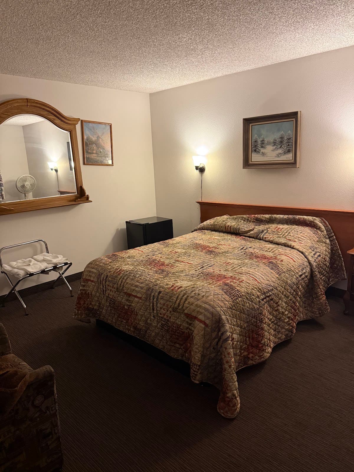 Sis-Q Inn Motel;SisQ Inn, Hotel in Weed