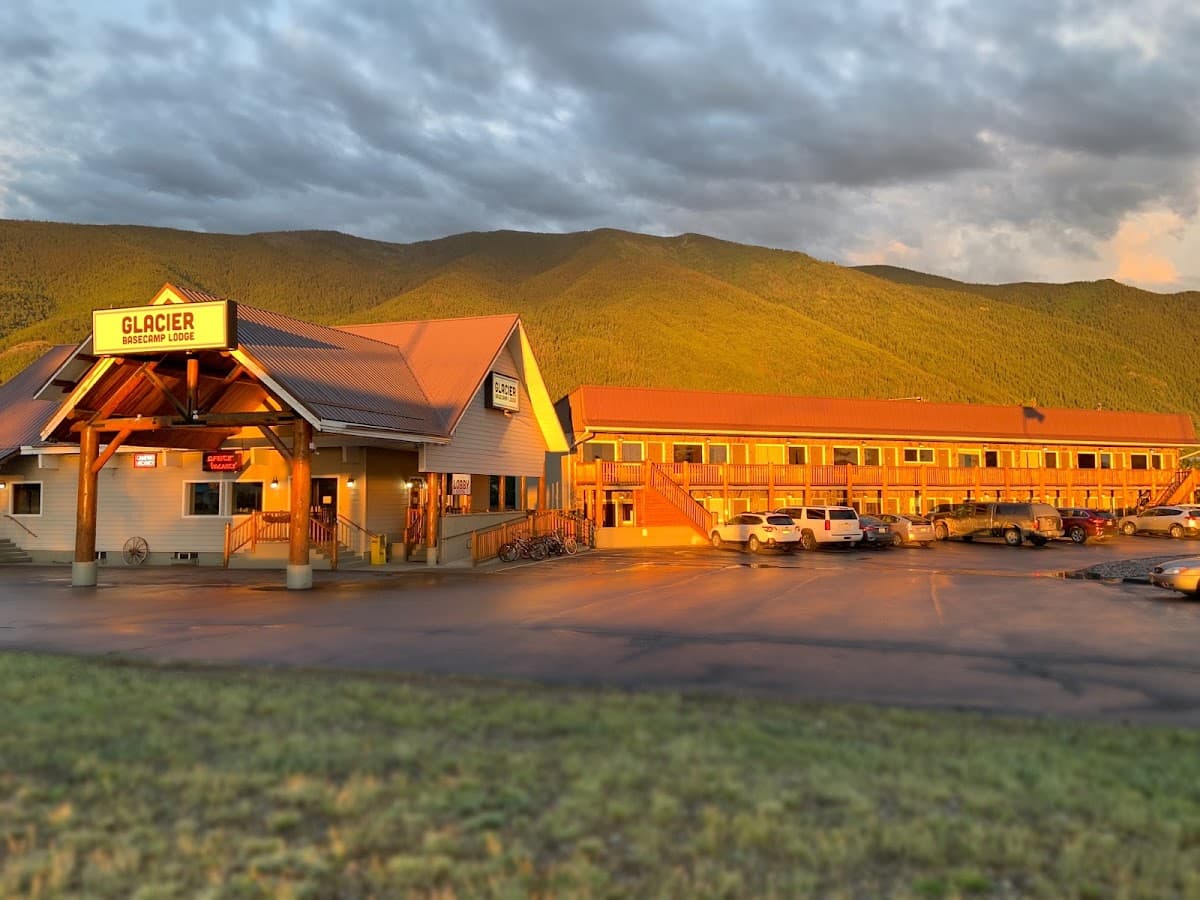Glacier Basecamp Lodge, Motel in Columbia Falls