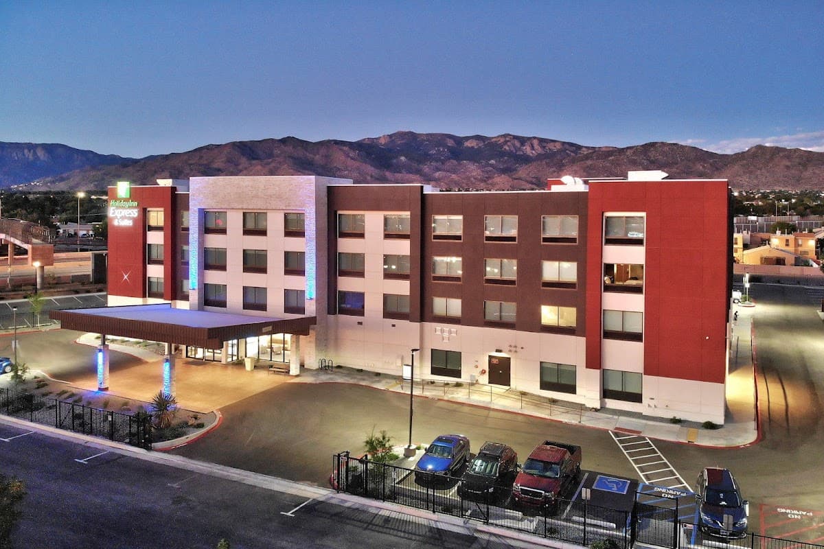 Holiday Inn Express & Suites Albuquerque East, Hotel in Carnuel