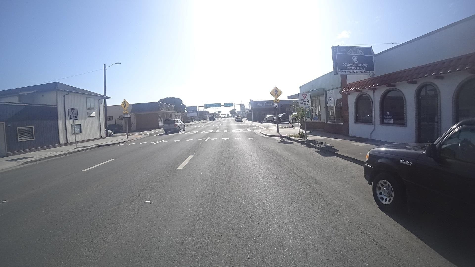 Street view near Royal Inn Motel, Eureka — © marker_geo (CC BY-SA · Mapillary)