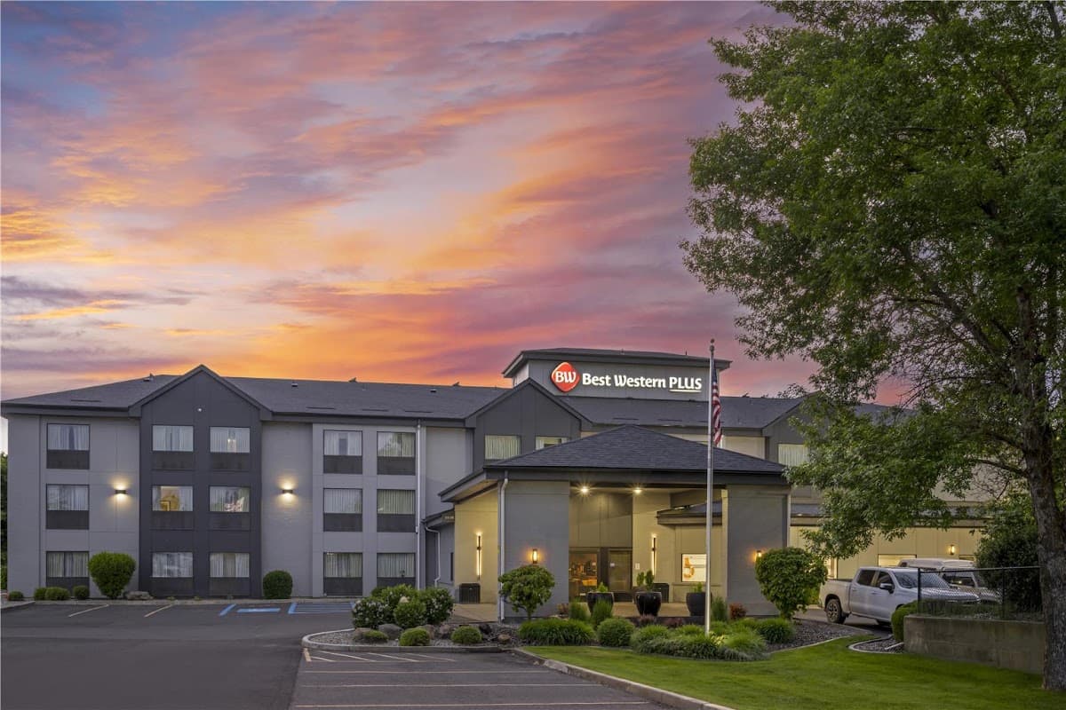 Best Western Plus, Hotel in Country Homes