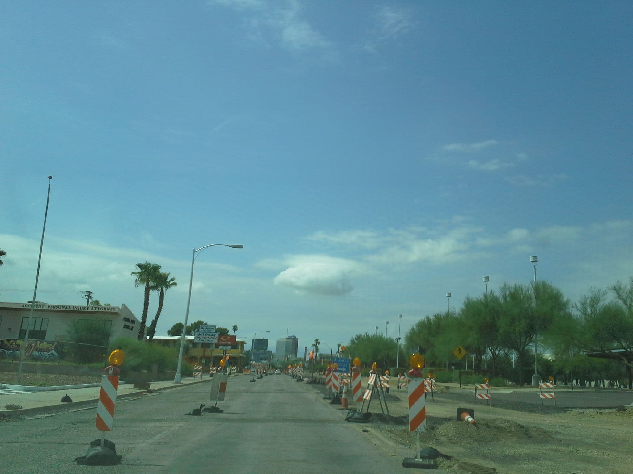 Street view near Stone Inn, South Tucson — © drkludge (CC BY-SA · Mapillary)