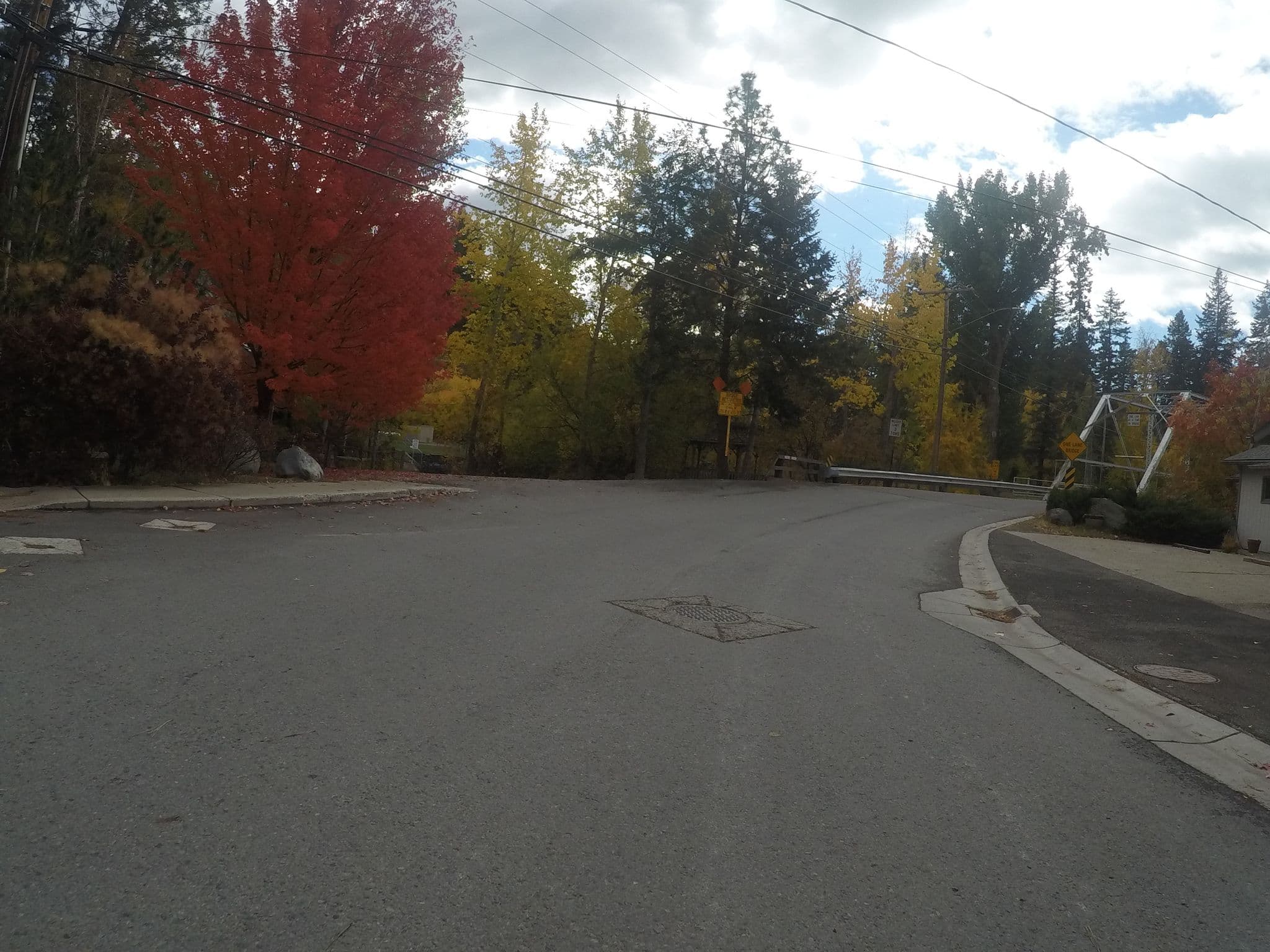 Street view near Bridge Street Cottages, Bigfork — © chrisbeddow (CC BY-SA · Mapillary)
