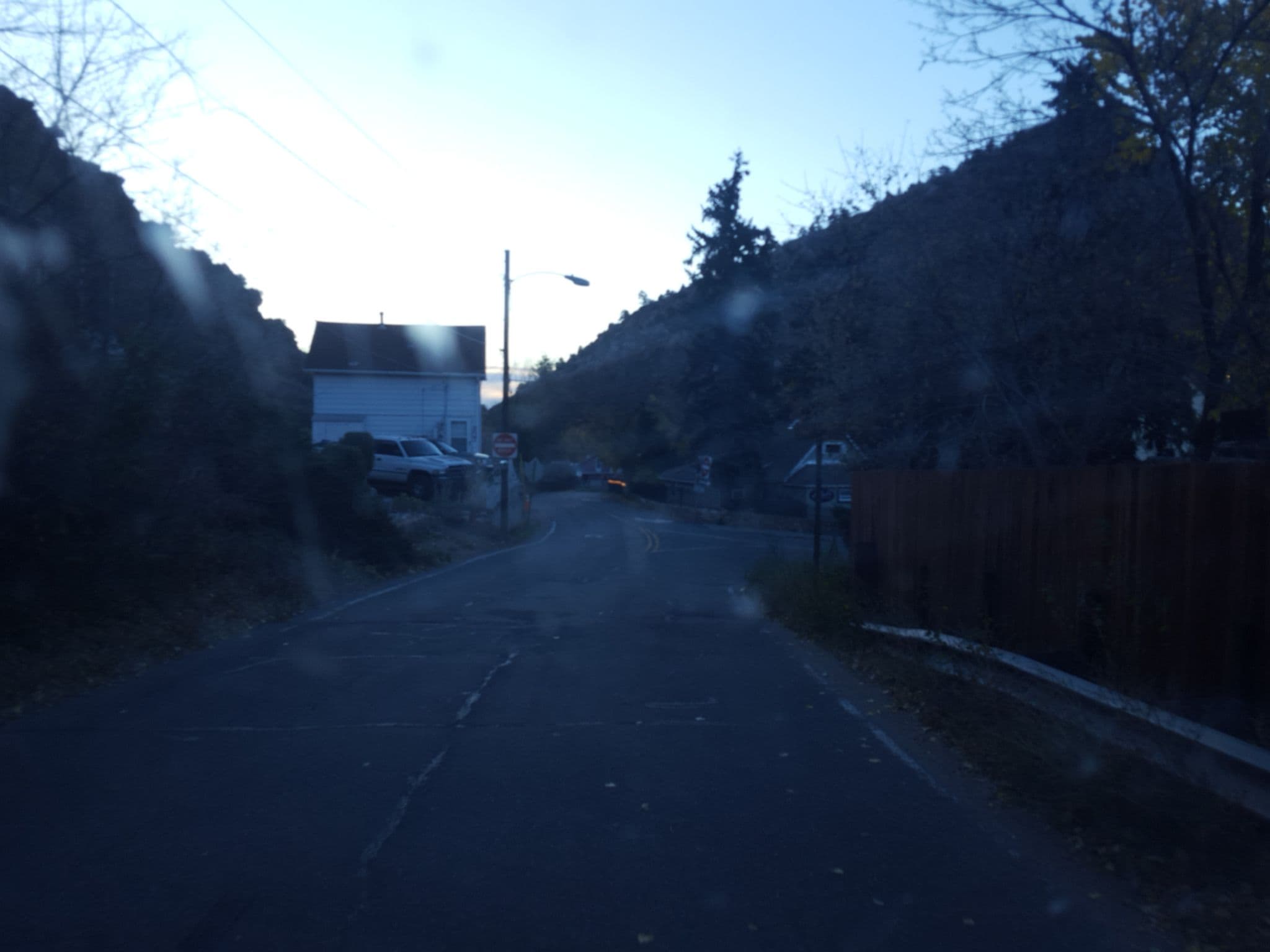 Street view near Cliff House Lodge, Dakota Ridge — © jbthemilker (CC BY-SA · Mapillary)