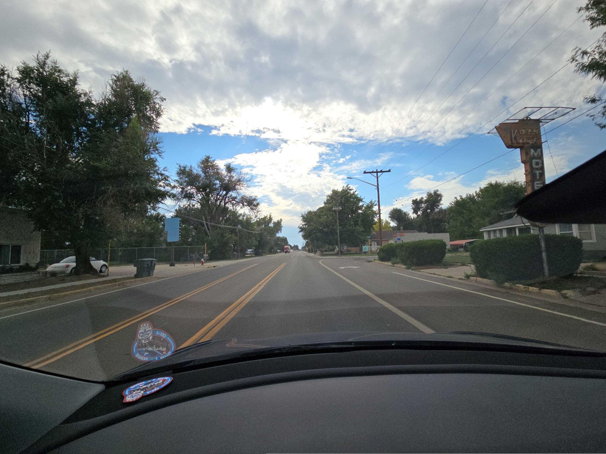 Street view near Kozy Kort Motel, Brush — © Montrose_Lyle (CC BY-SA · Mapillary)