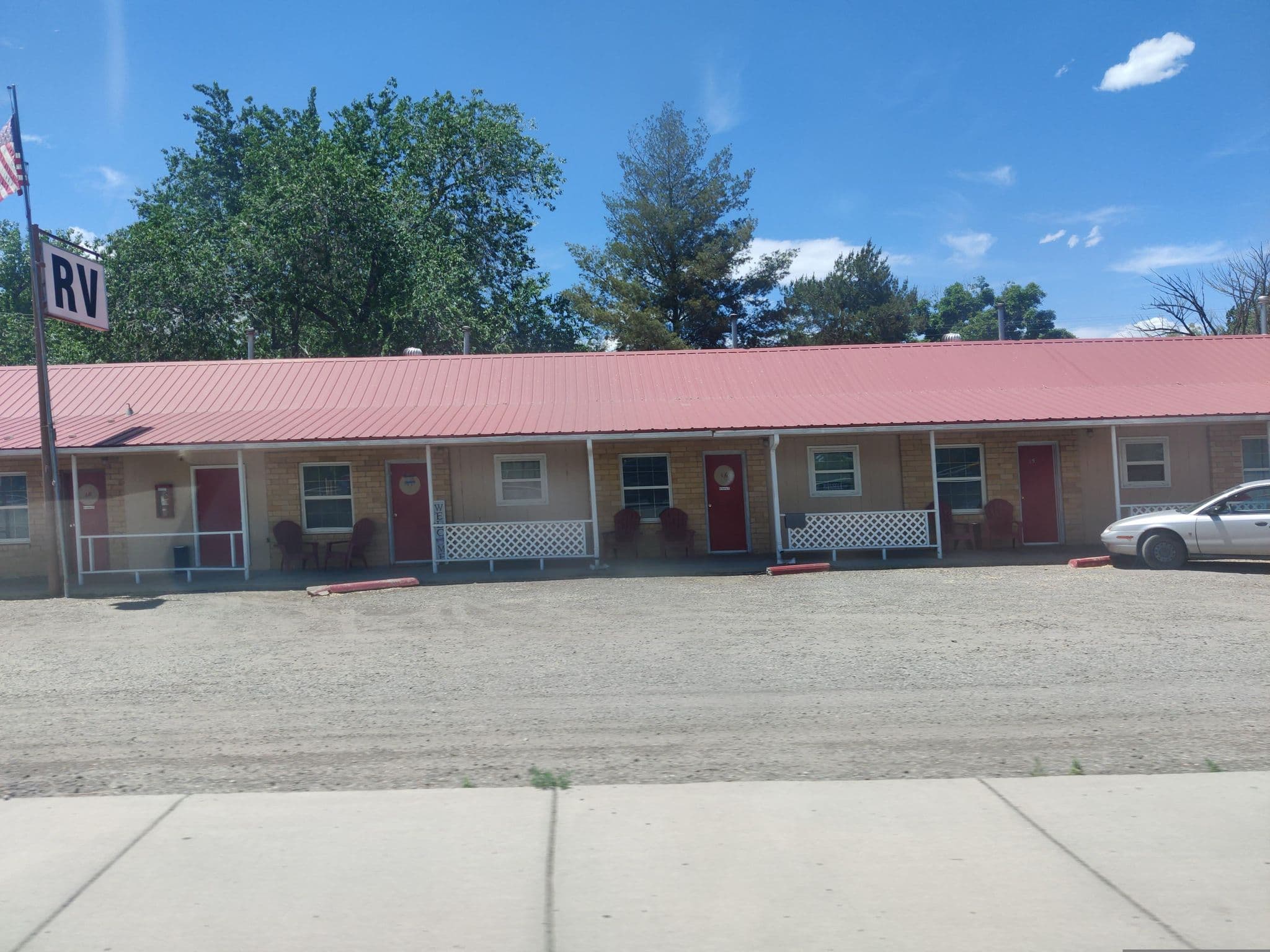 Street view near Four Seasons River Inn & RV Park, Delta — © vorpalblade (CC BY-SA · Mapillary)