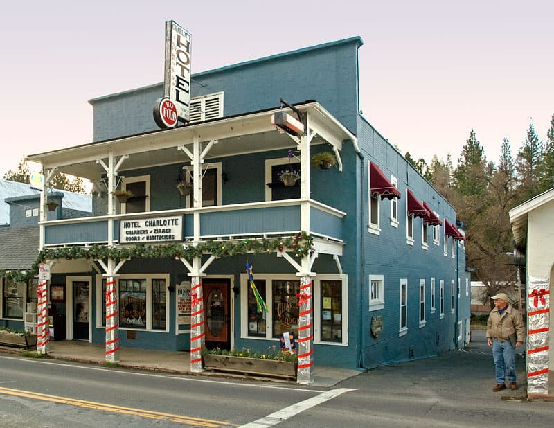 Hotel Charlotte (via Wikimedia Commons, CC BY-SA 3.0)