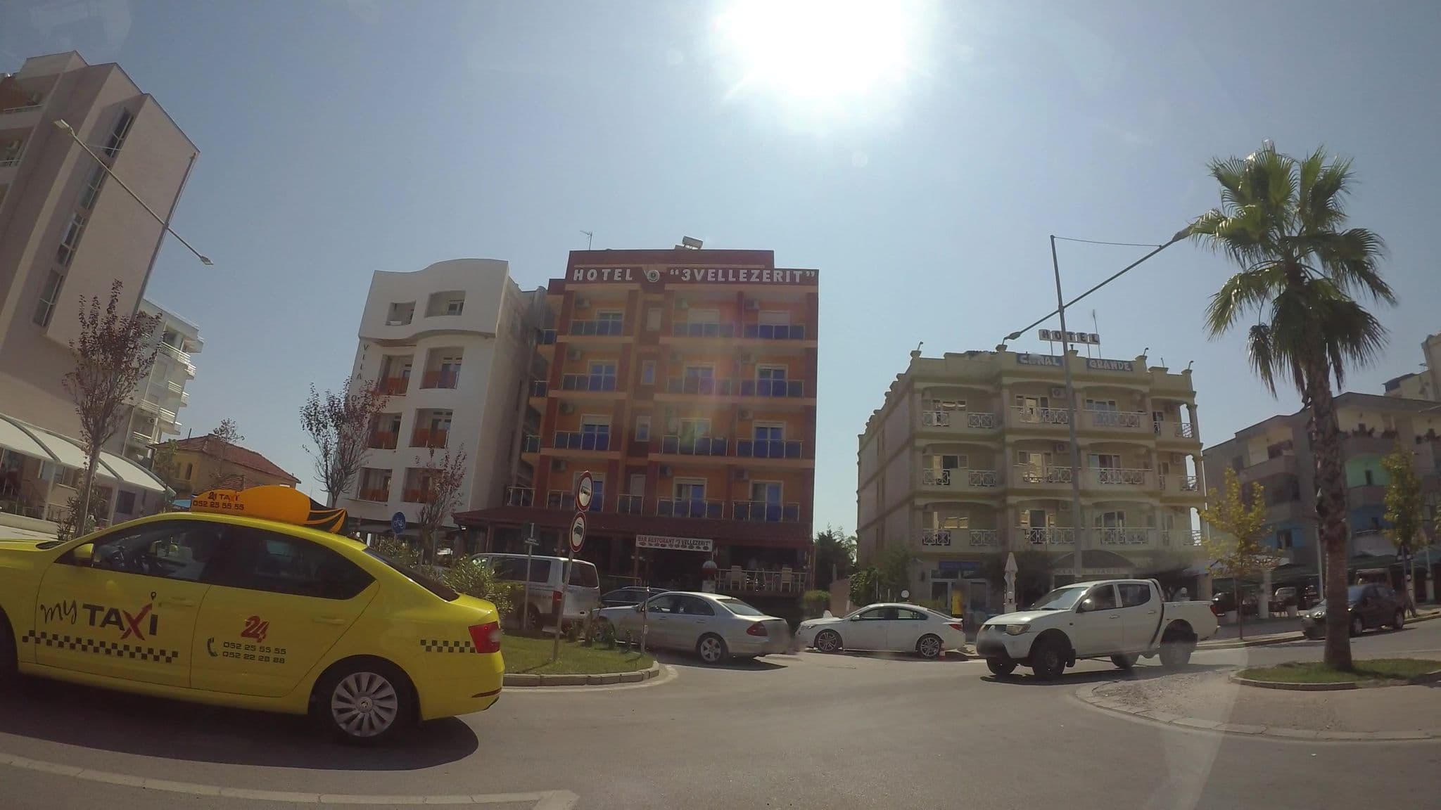 Street view near 3 Vellezerit, Rrashbull — © kaart_3 (CC BY-SA · Mapillary)