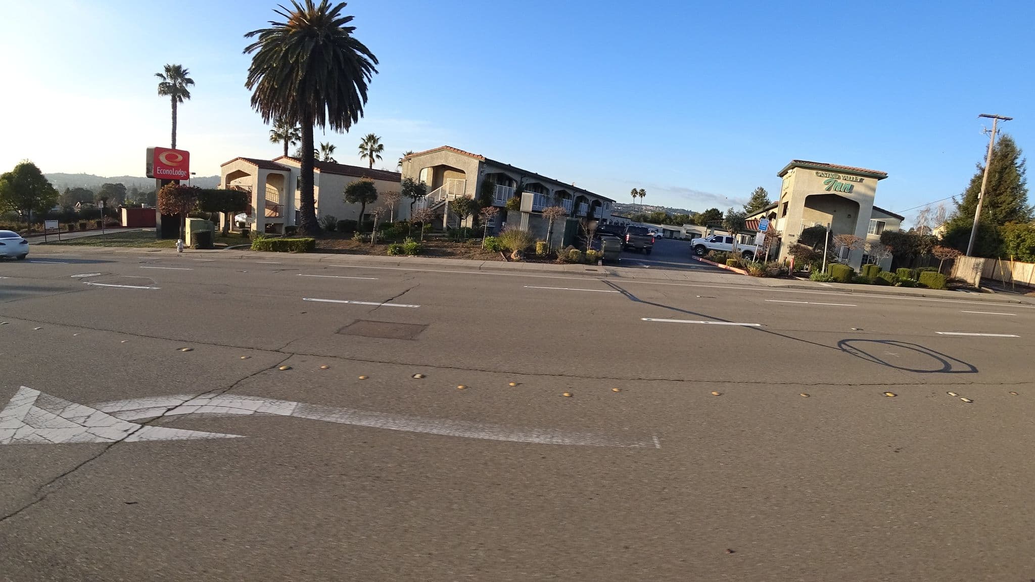 Street view near Econo Lodge, Castro Valley — © locontem (CC BY-SA · Mapillary)