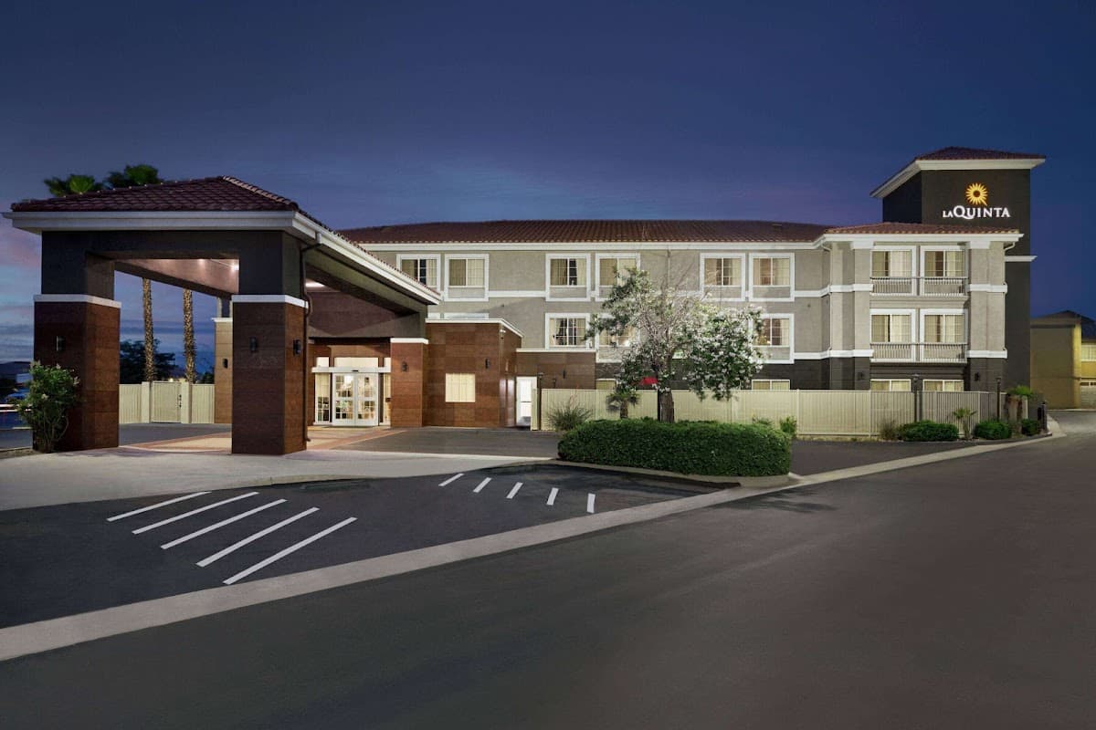 La Quinta Inn & Suites Hesperia Victorville, Hotel in Mountain View Acres